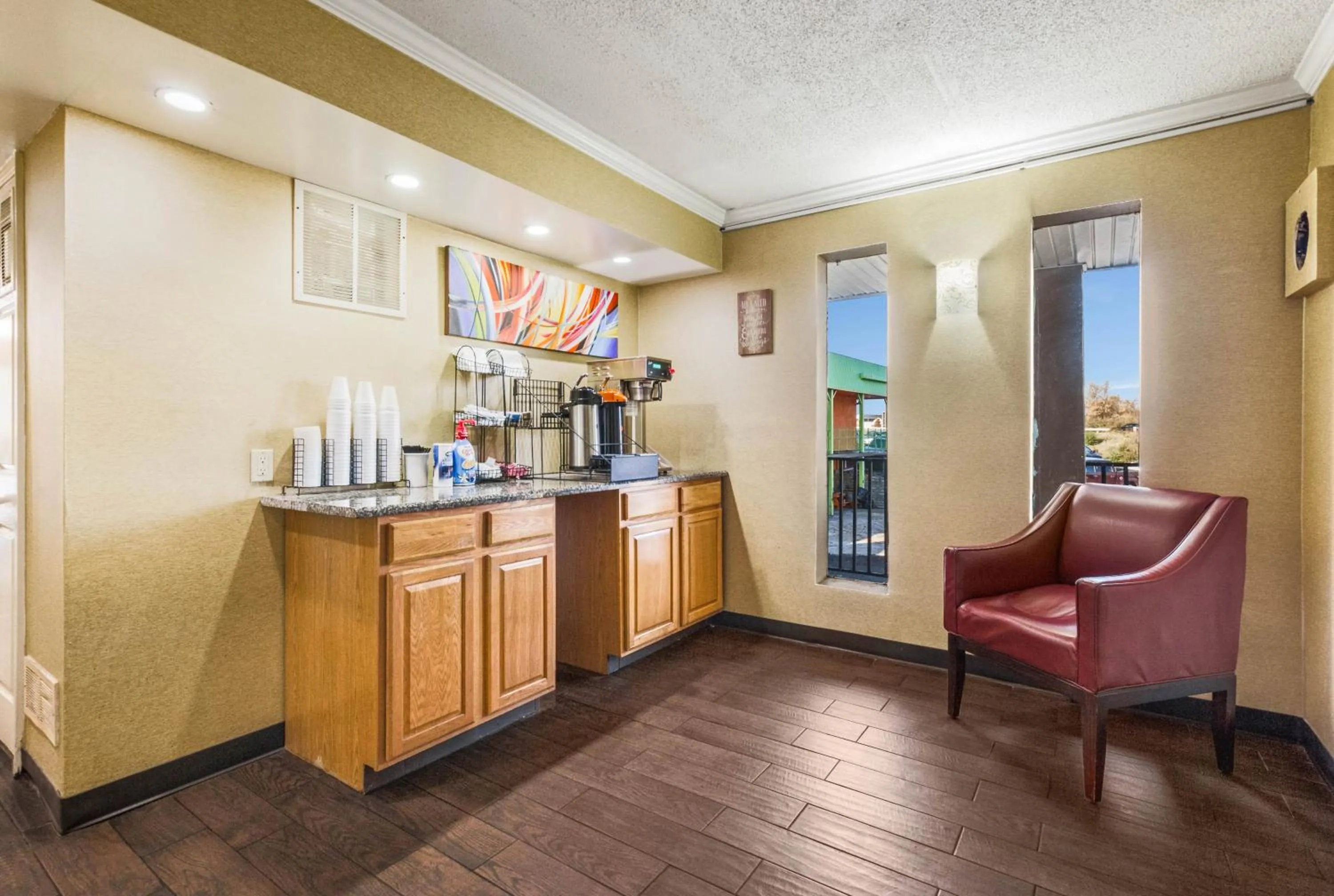 Restaurant/places to eat in Red Roof Inn Cincinnati Airport–Florence/ Erlanger