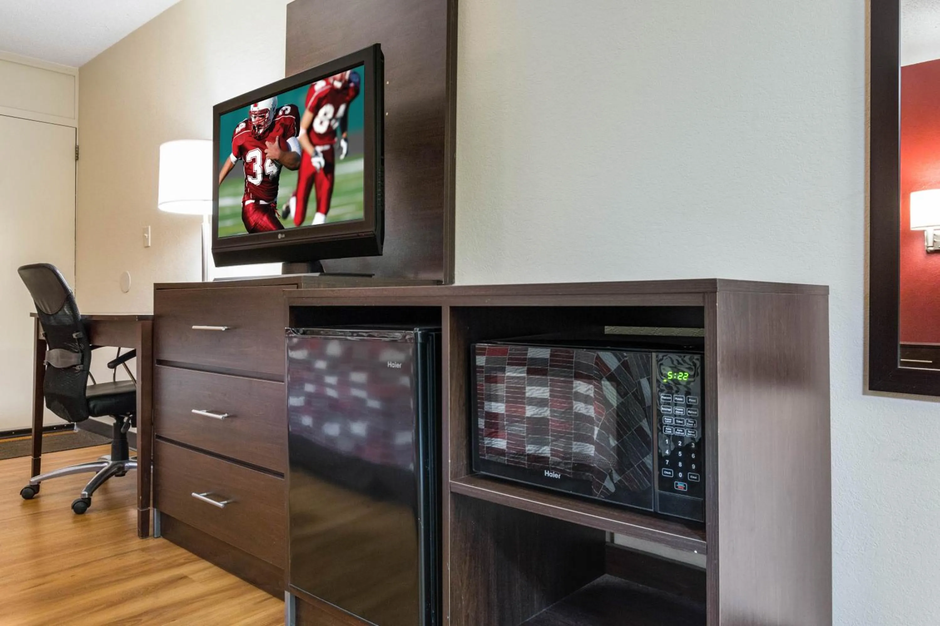 Photo of the whole room in Red Roof Inn Cincinnati Airport–Florence/ Erlanger