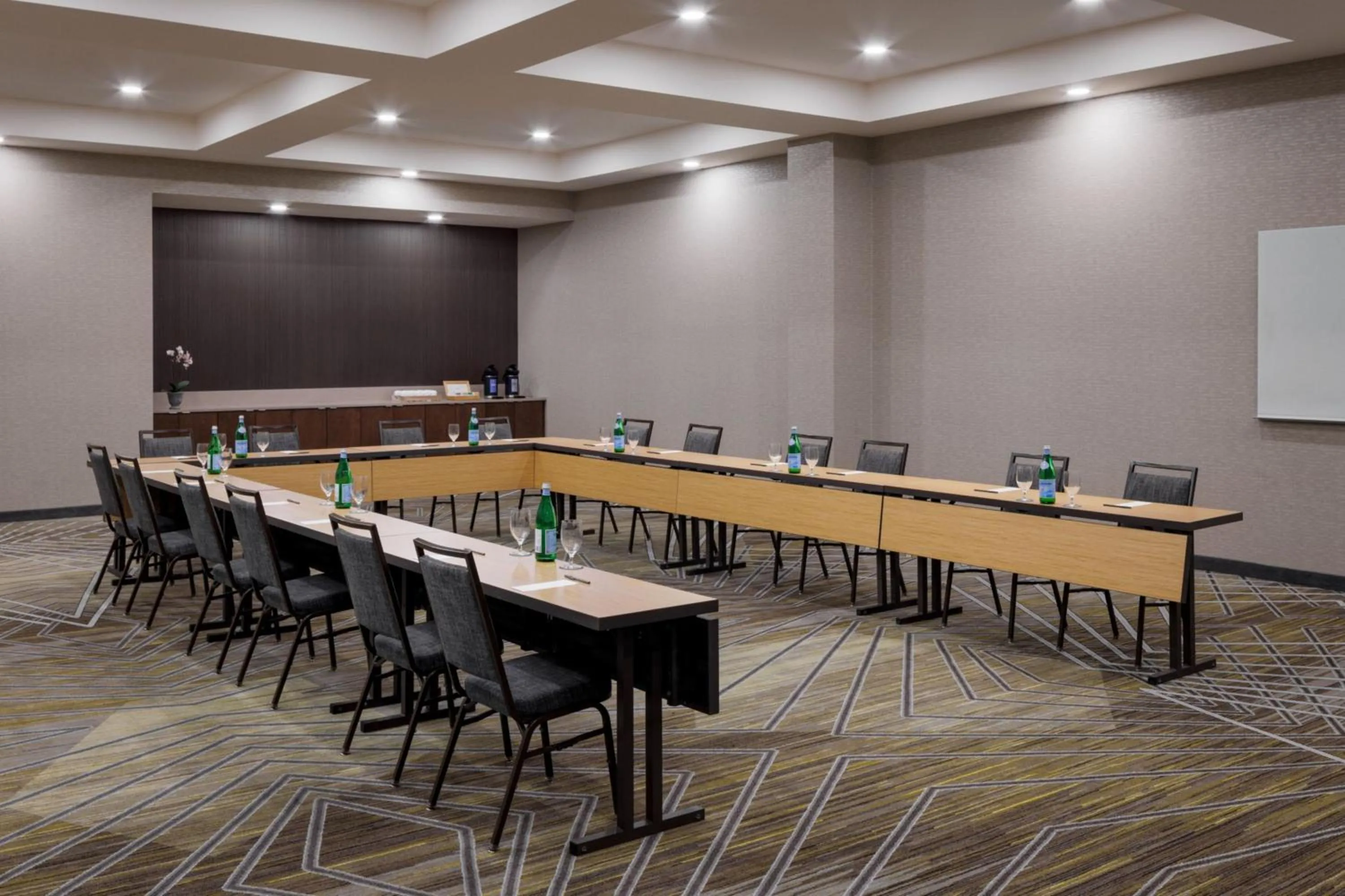 Meeting/conference room in Courtyard by Marriott Prince George