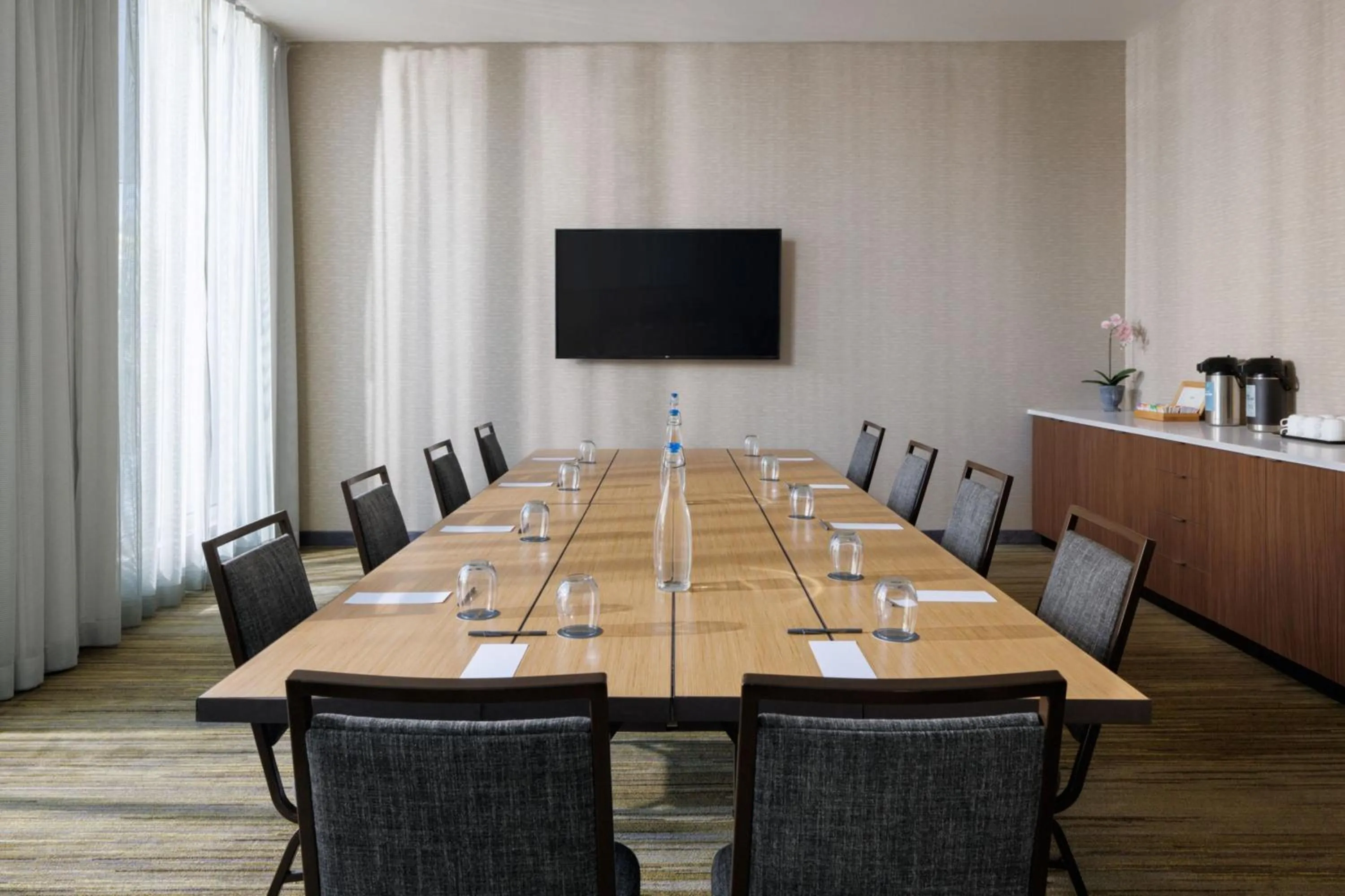 Meeting/conference room in Courtyard by Marriott Prince George