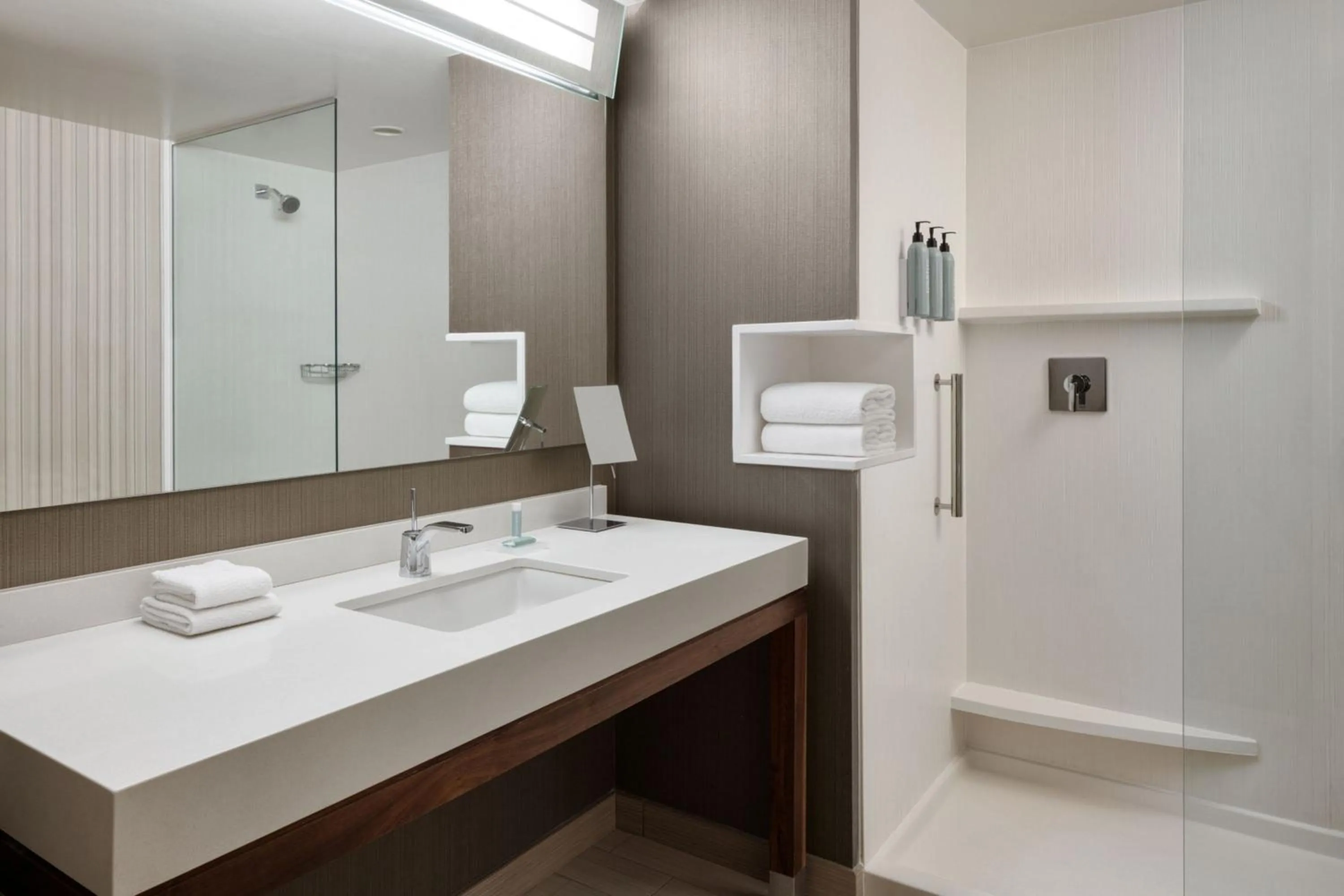 Bathroom in Courtyard by Marriott Prince George