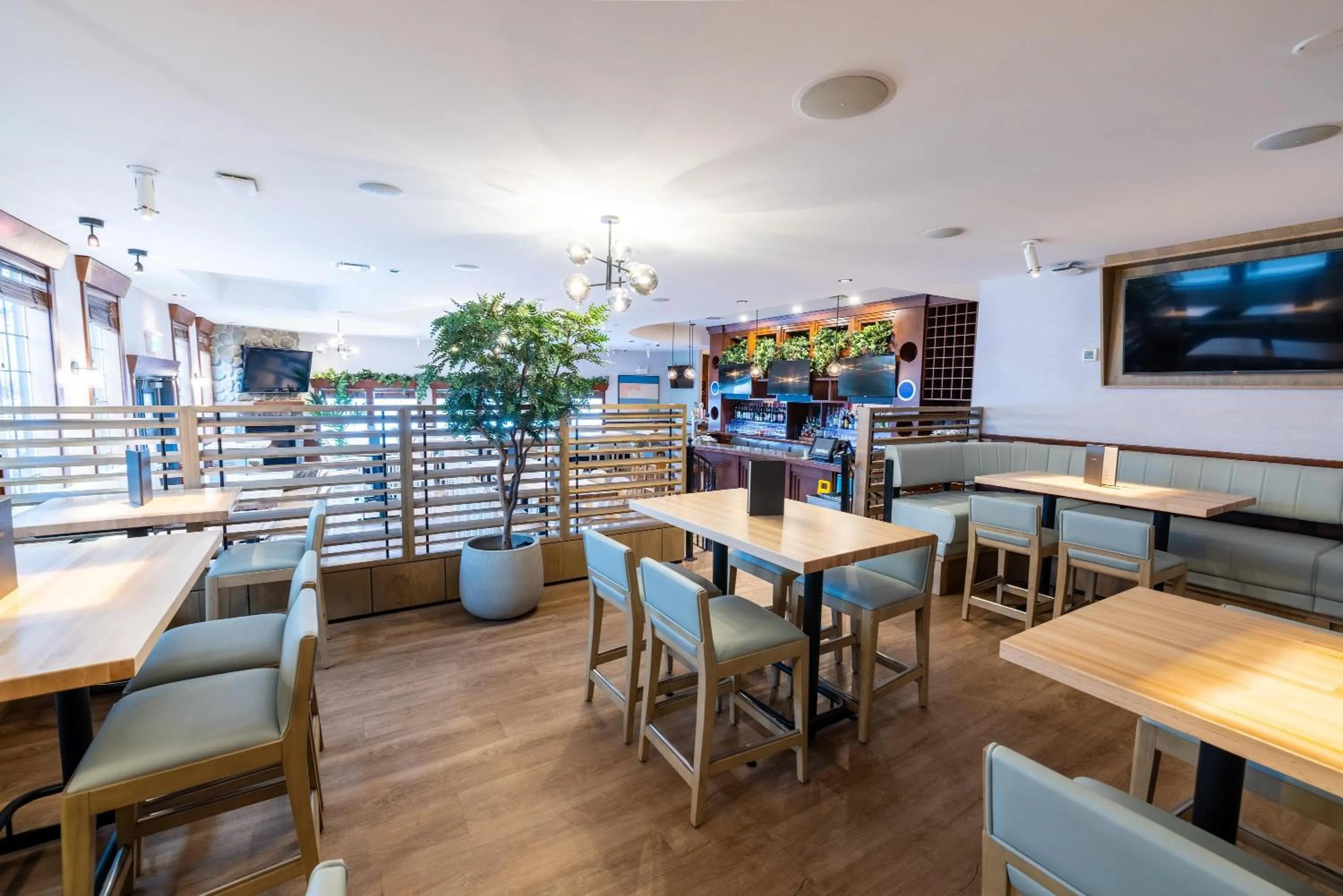 Restaurant/places to eat in Sandman Hotel & Suites Prince George