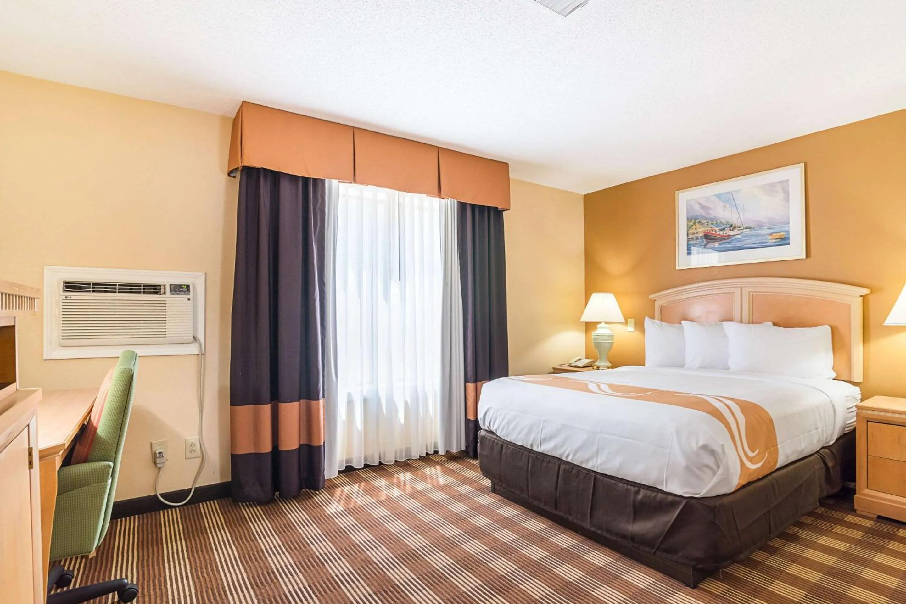 Photo of the whole room, Bed in Quality Inn North Conway