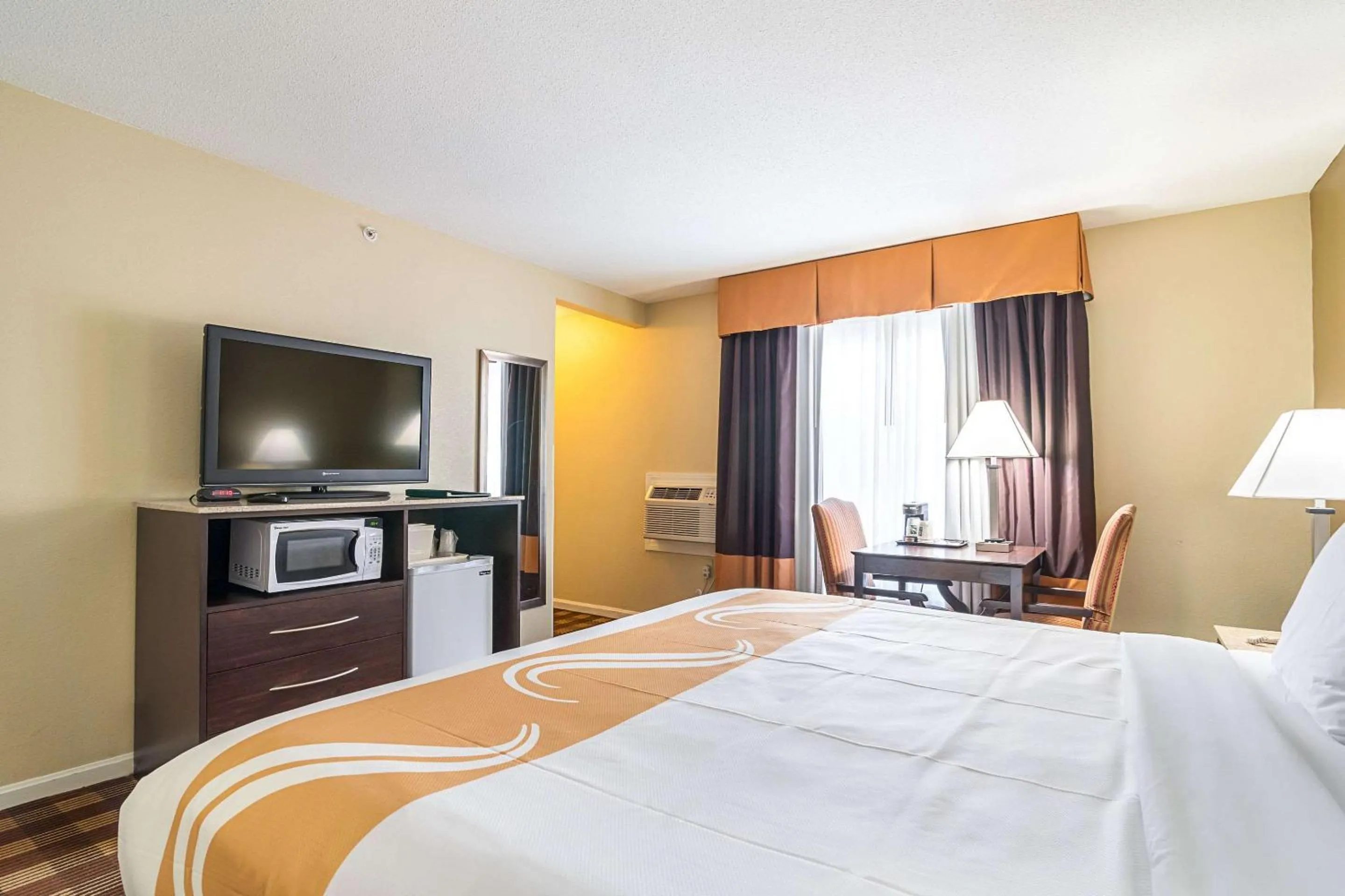 Photo of the whole room, Bed in Quality Inn North Conway