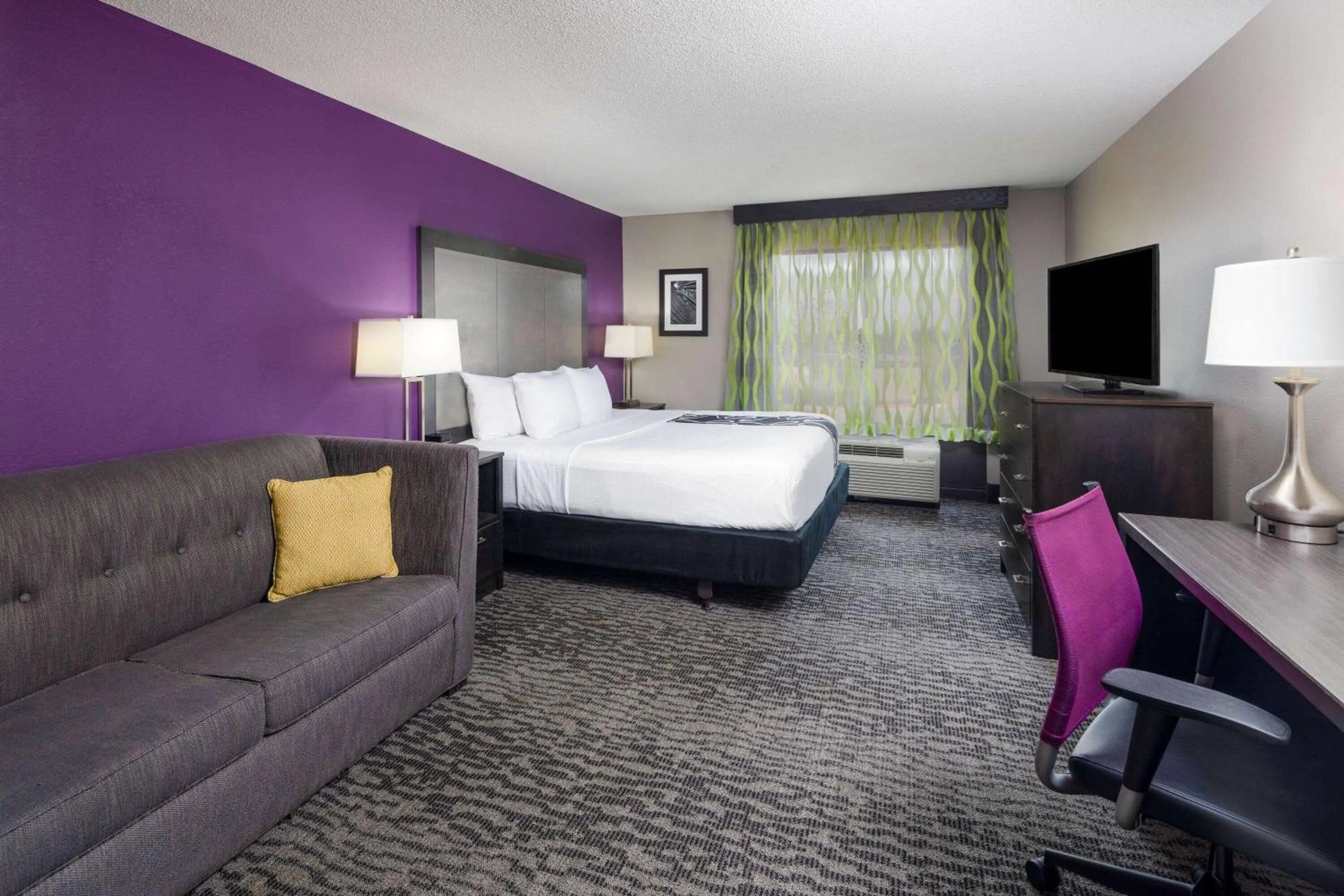 Photo of the whole room, Bed in La Quinta by Wyndham Kennesaw