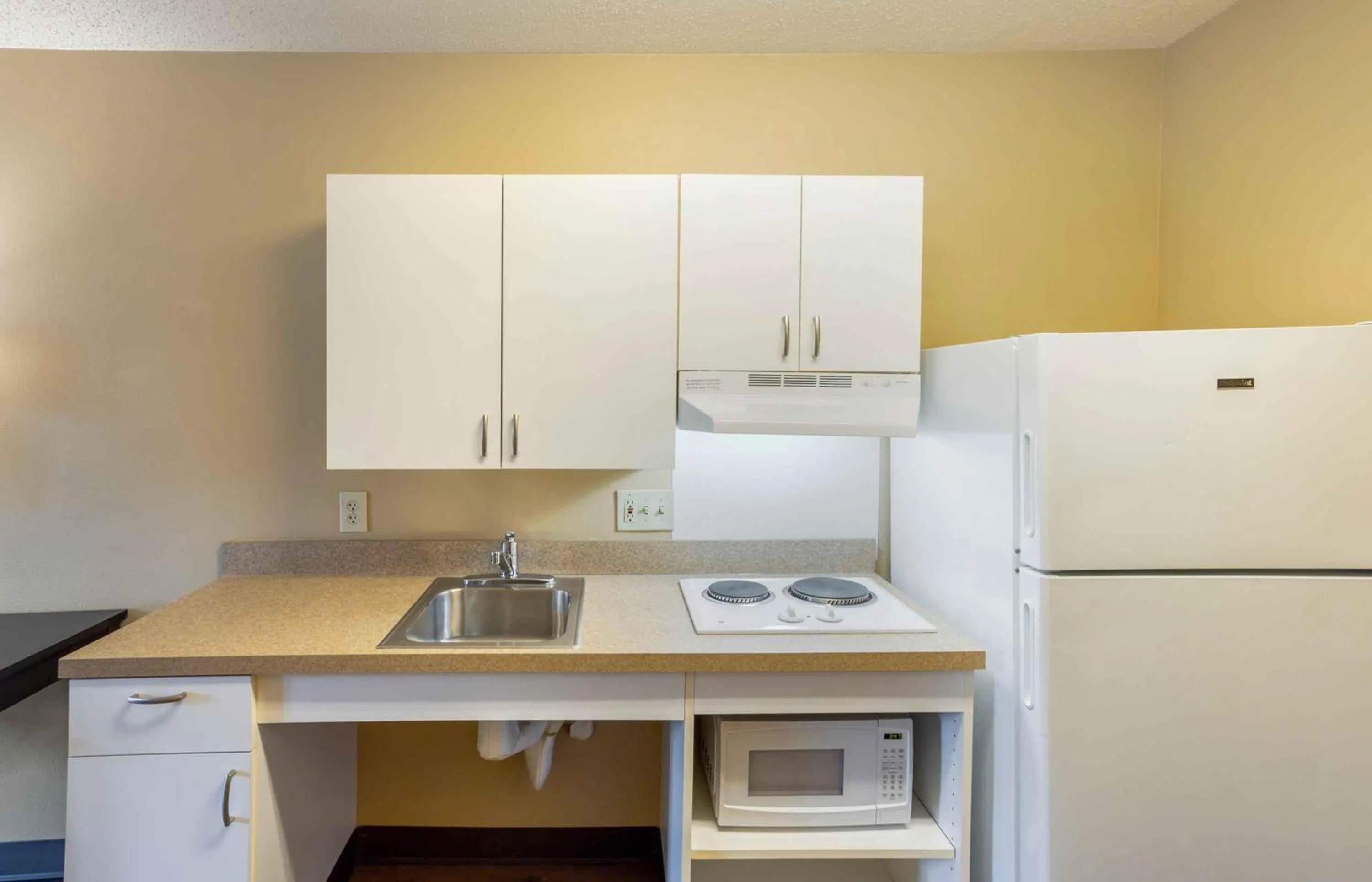 Kitchen or kitchenette in Extended Stay America Suites - New York City - LaGuardia Airport