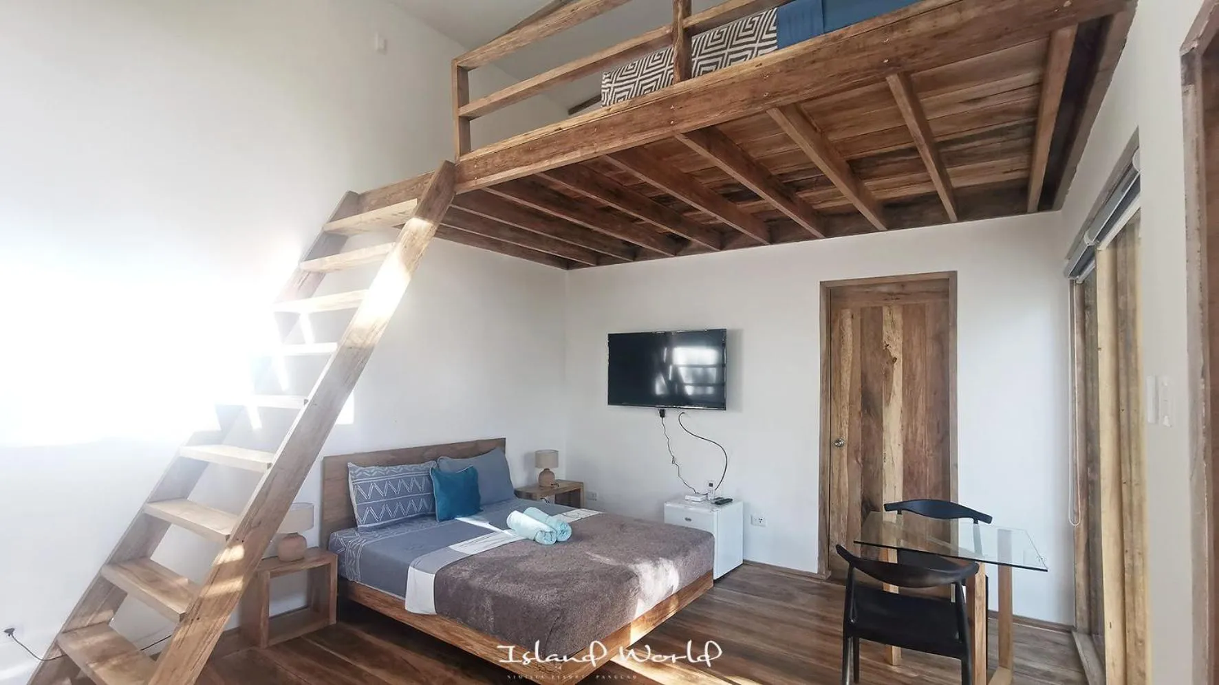 Living room, Bed in Island World Panglao