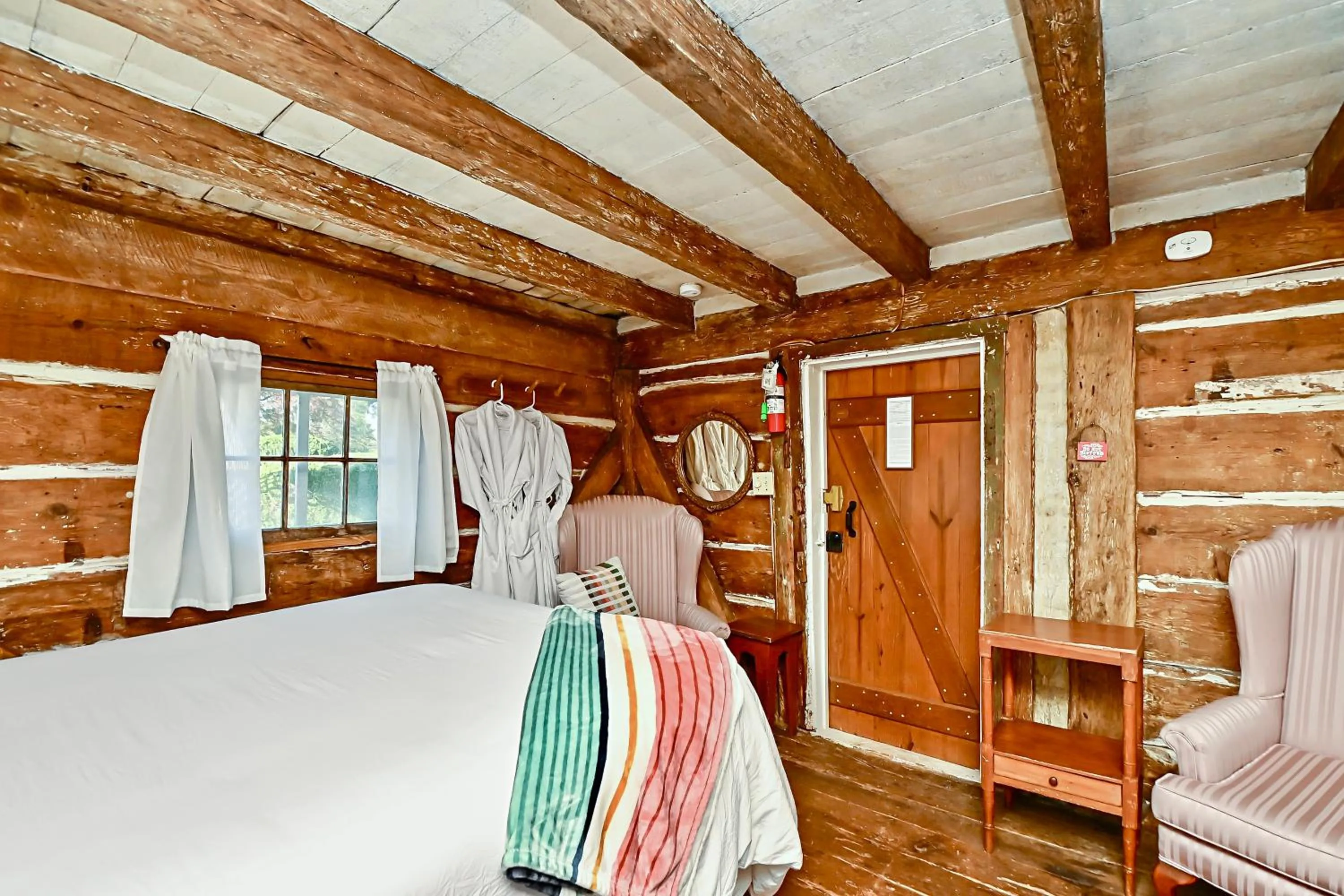 Bed in Prospect Hill Inn & Restaurant