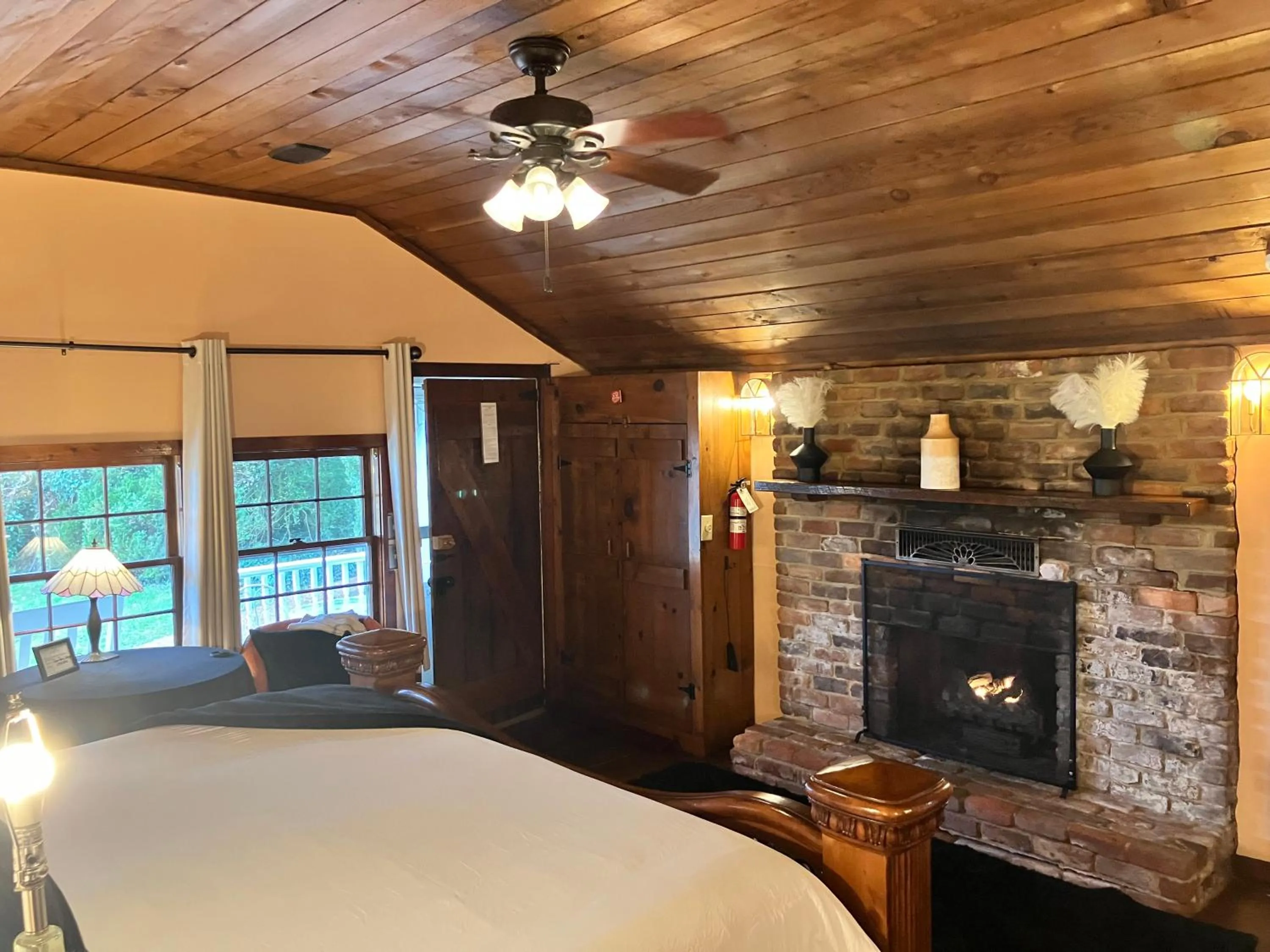 Bed in Prospect Hill Inn & Restaurant