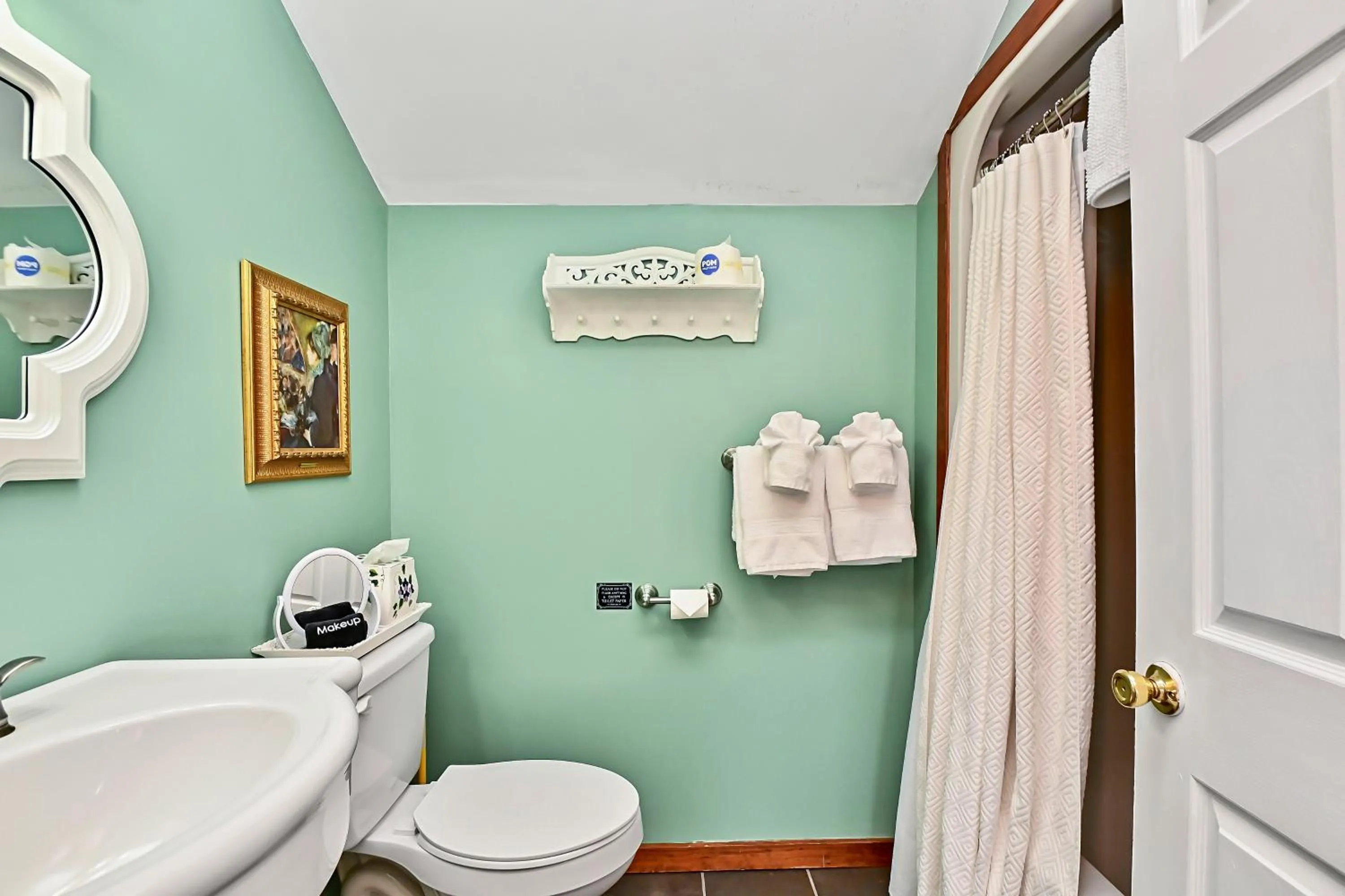 Bathroom in Prospect Hill Inn & Restaurant