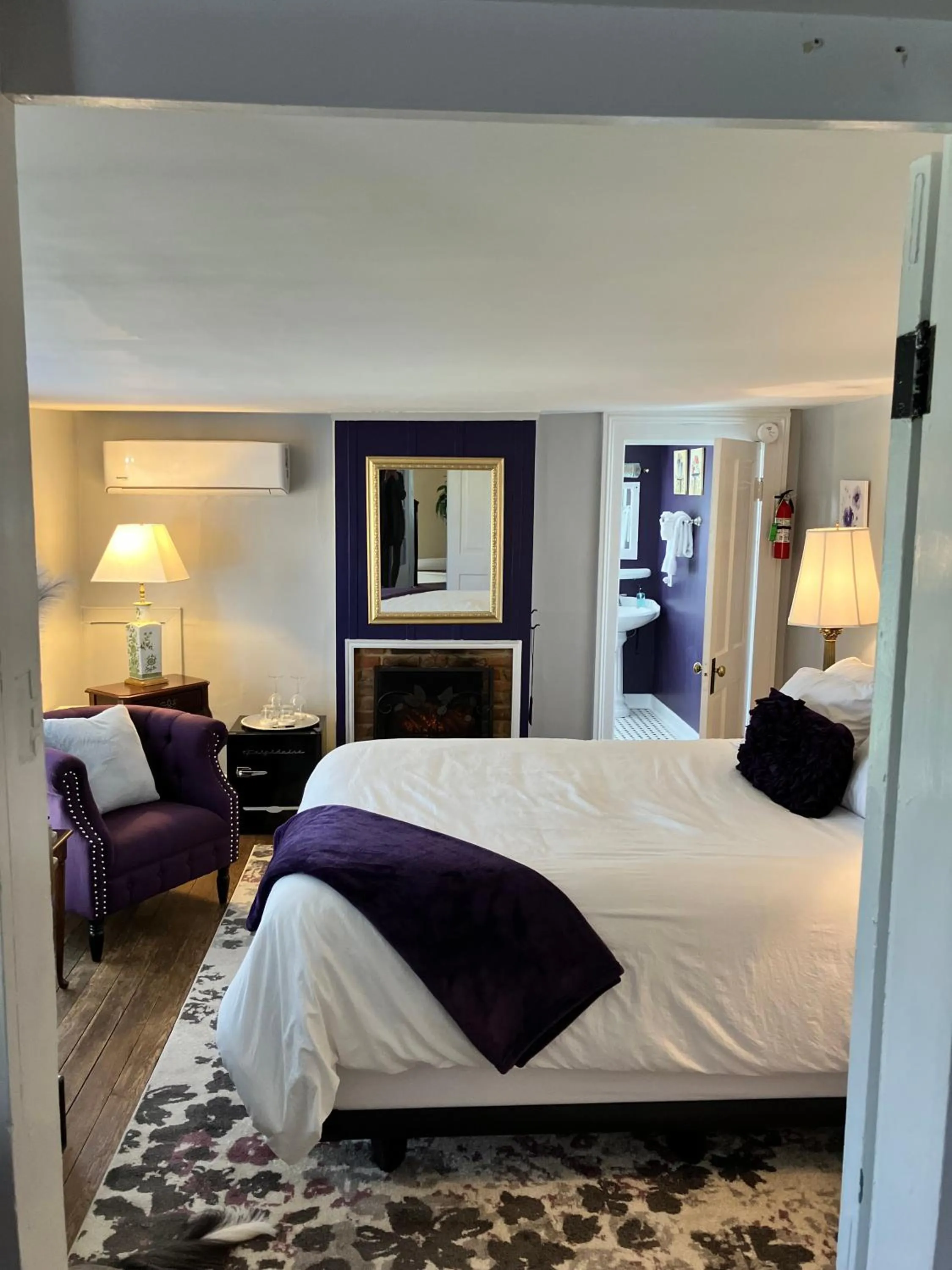 Photo of the whole room, Bed in Prospect Hill Inn & Restaurant