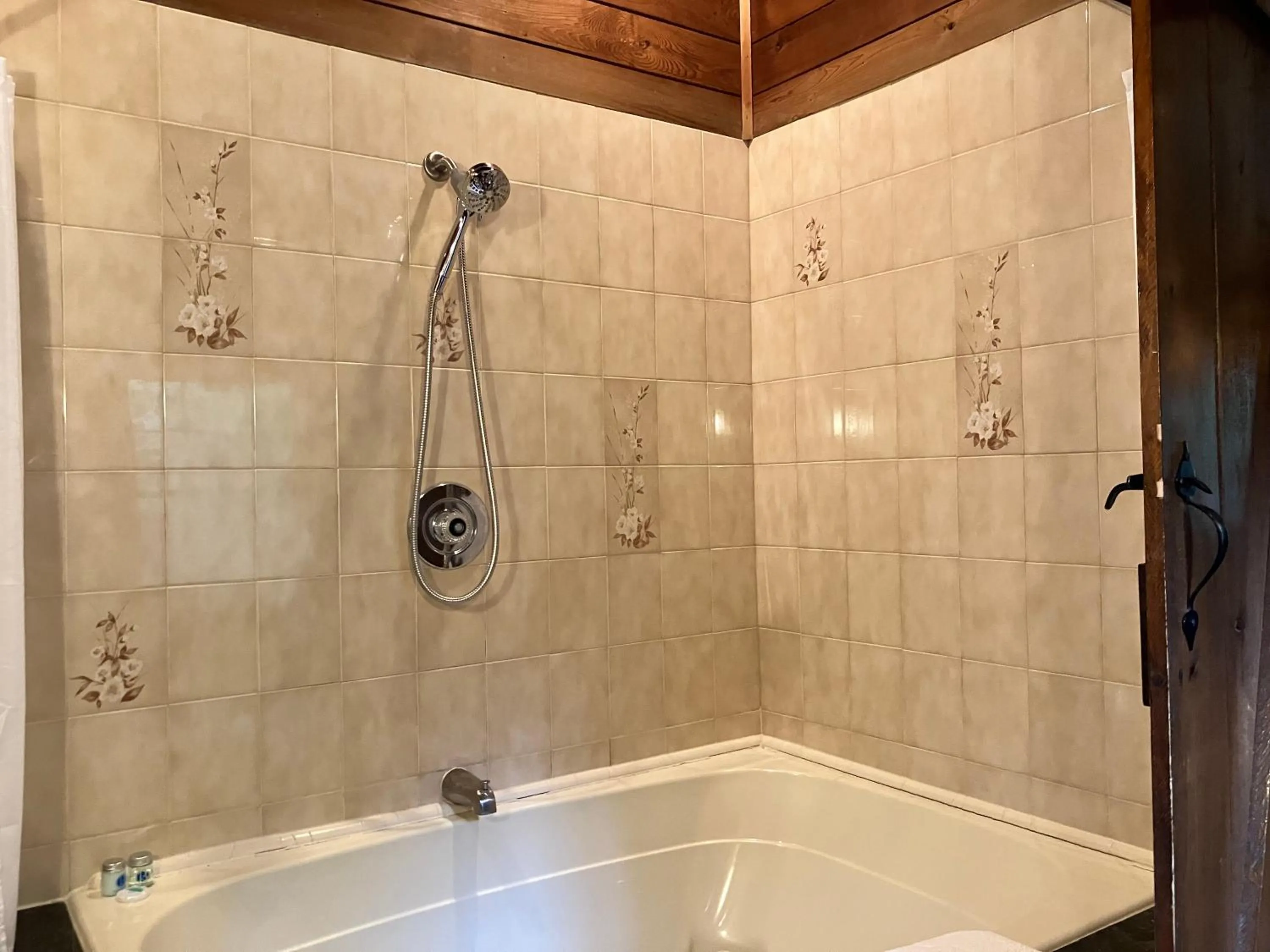 Bathroom in Prospect Hill Inn & Restaurant