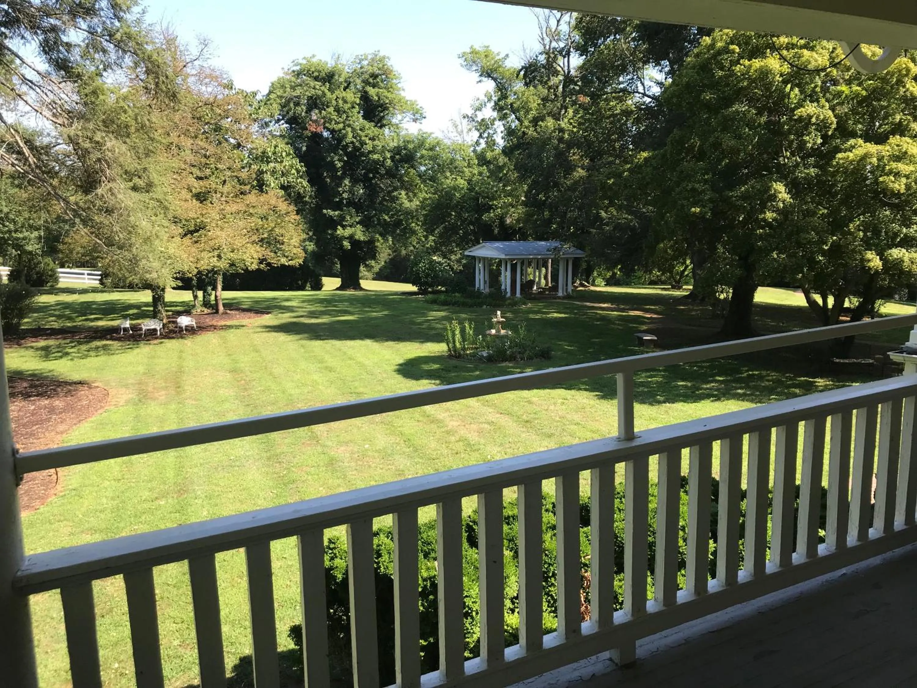 Garden view in Prospect Hill Inn & Restaurant