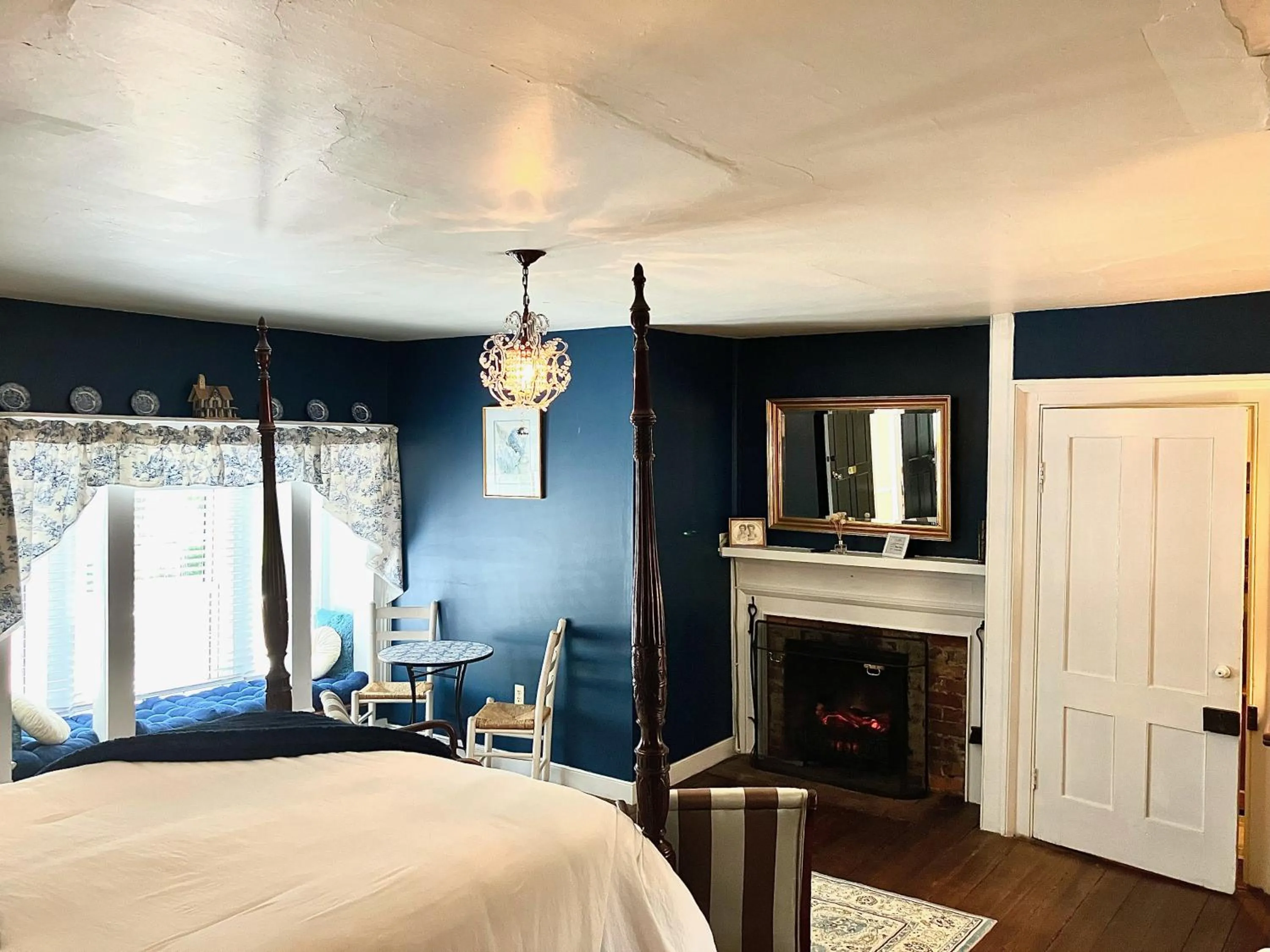 Bed in Prospect Hill Inn & Restaurant