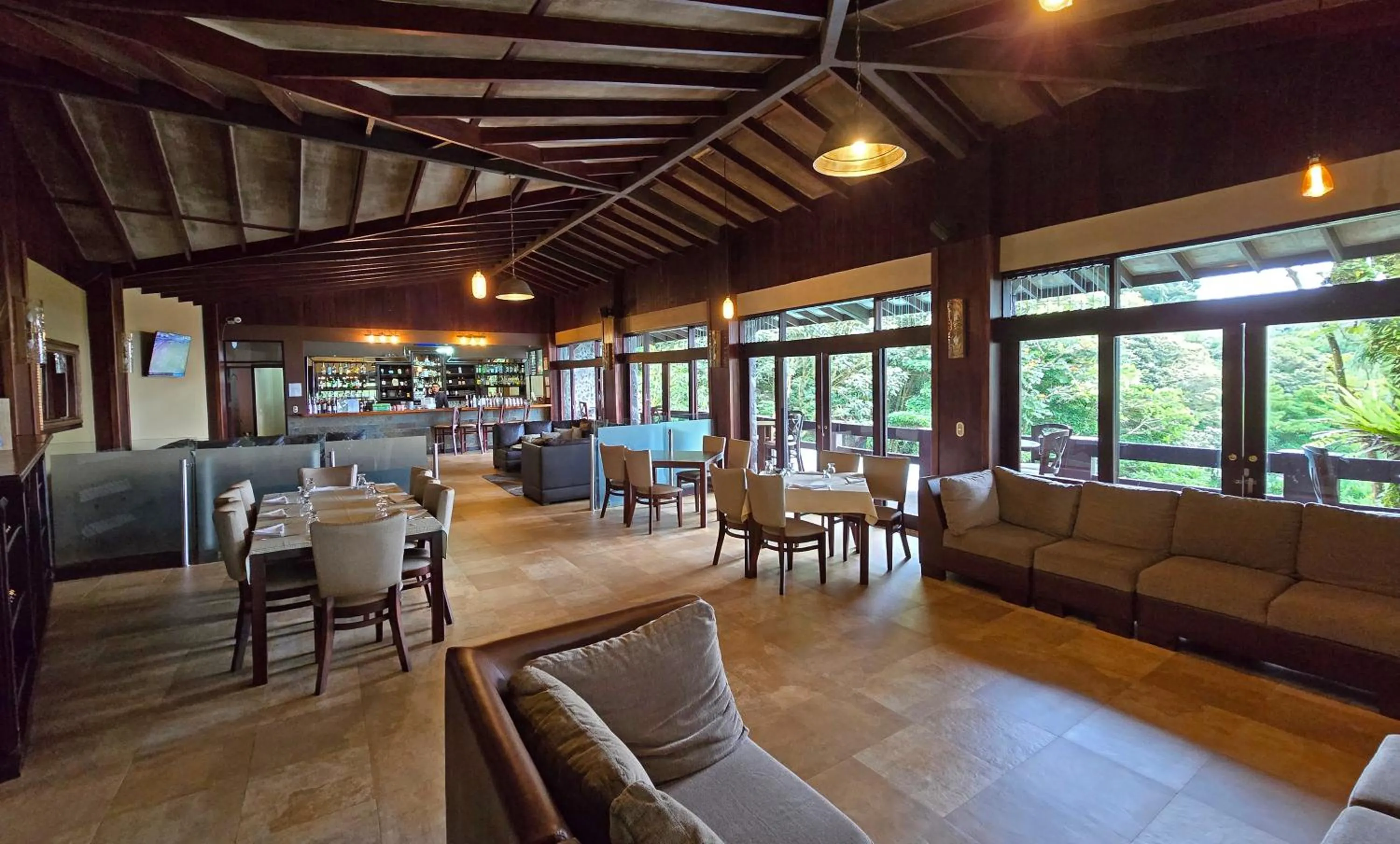 Restaurant/places to eat in El Establo Mountain Hotel