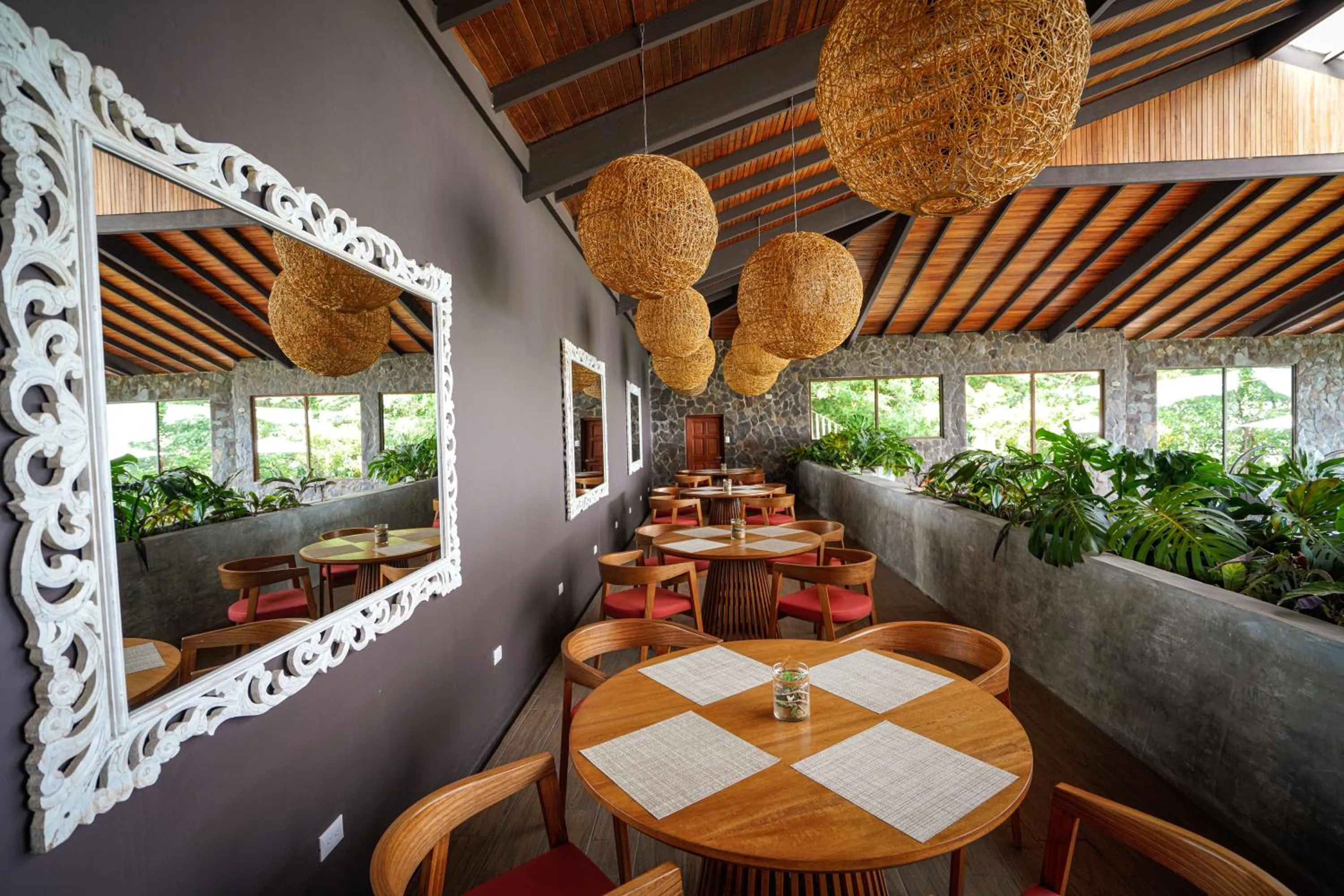 Restaurant/places to eat in El Establo Mountain Hotel