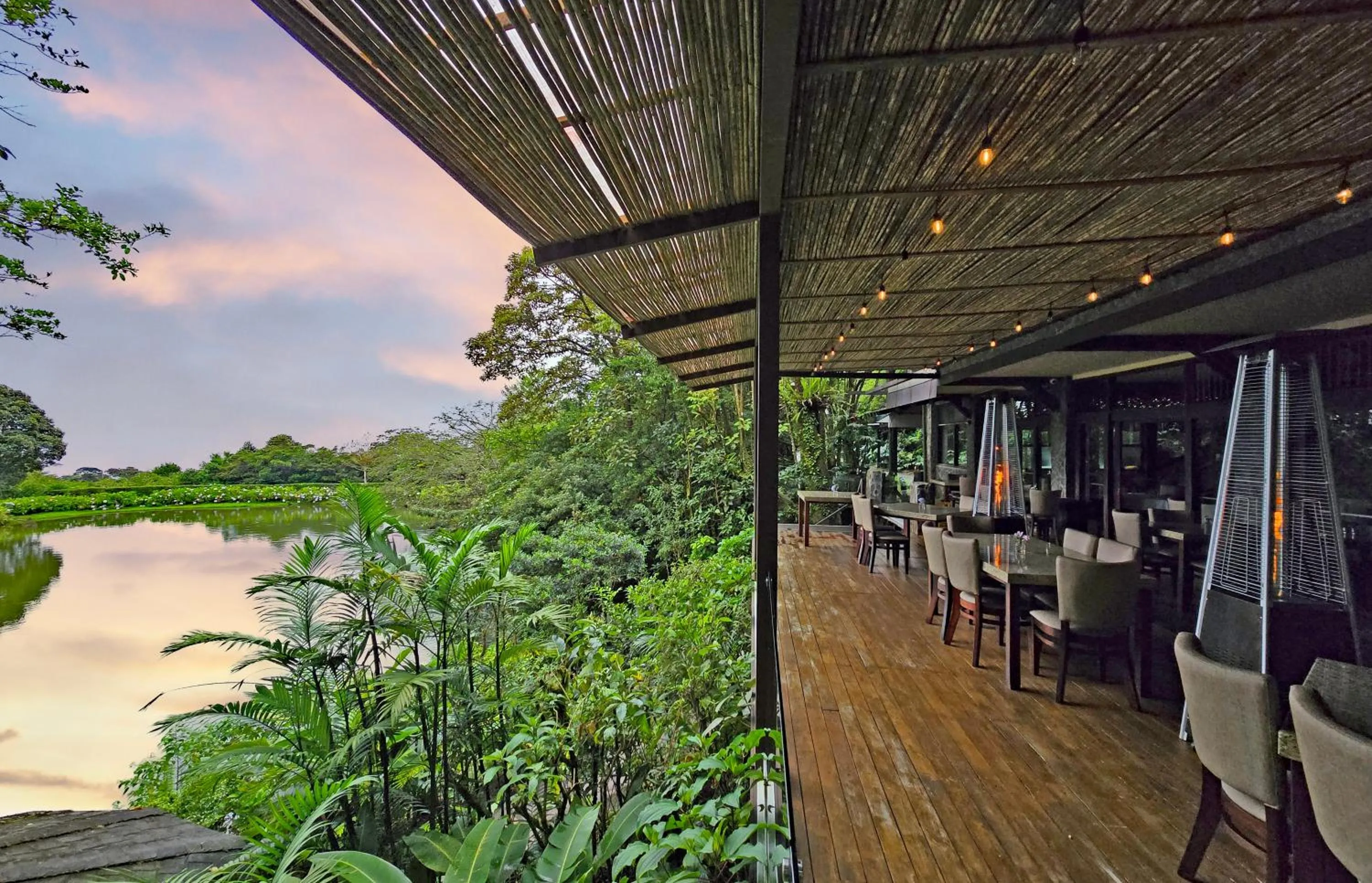 Restaurant/places to eat in El Establo Mountain Hotel