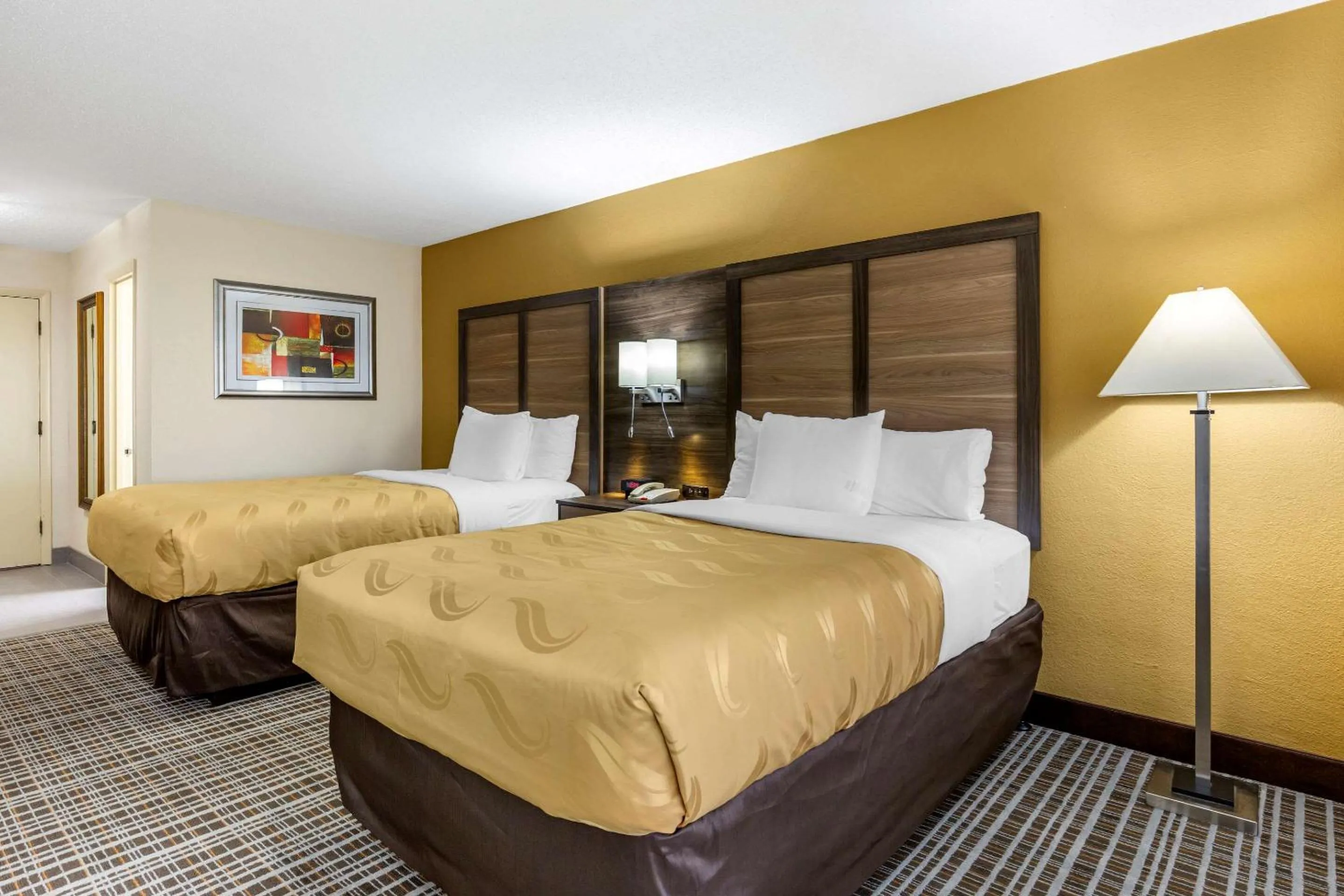 Photo of the whole room, Bed in Quality Inn & Suites - Greensboro-High Point