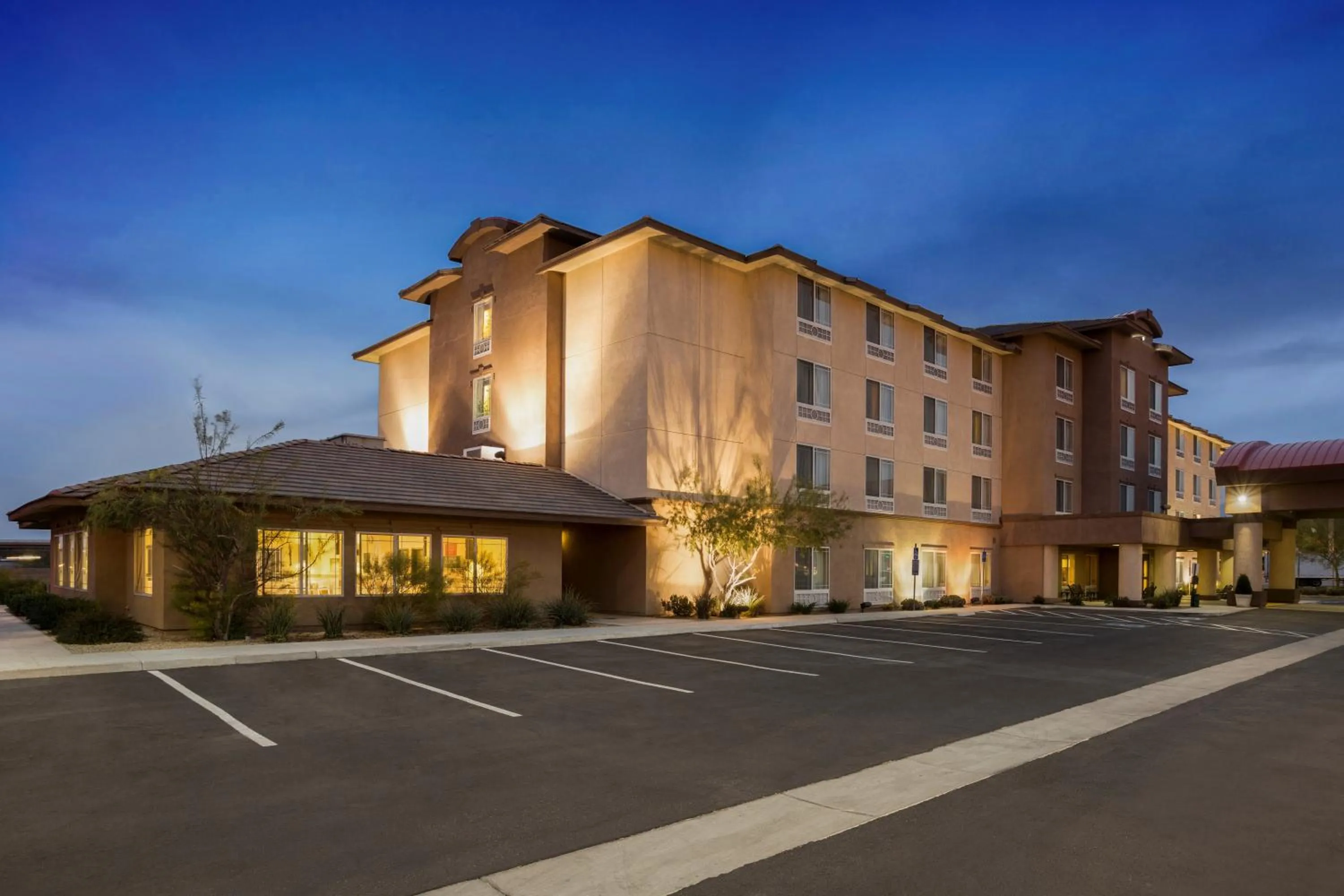 Facade/entrance in Holiday Inn & Suites - Barstow by IHG