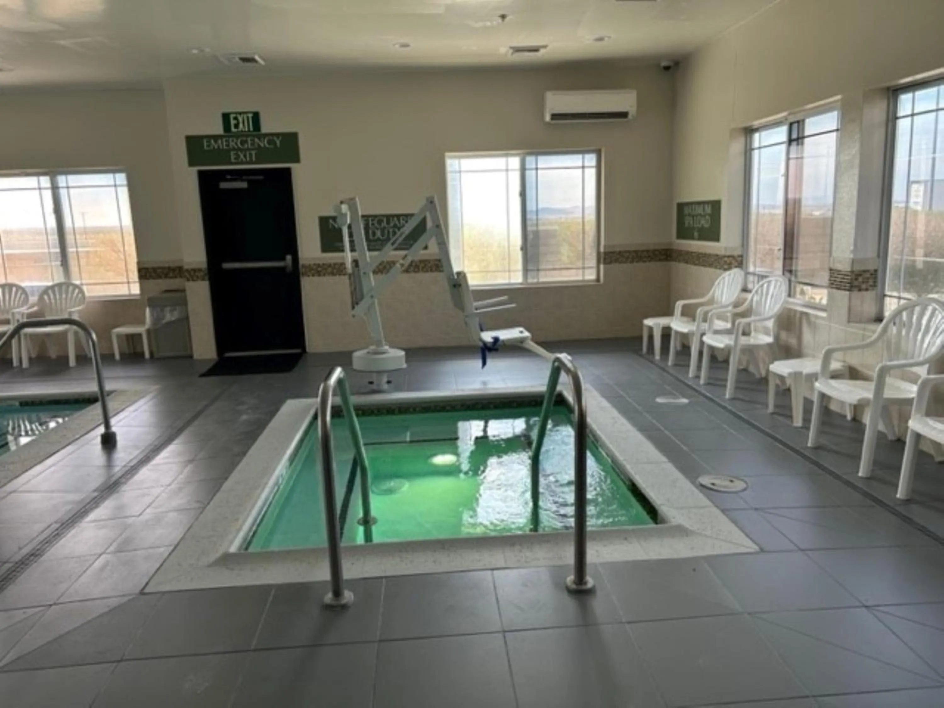 Swimming pool in Holiday Inn & Suites - Barstow by IHG