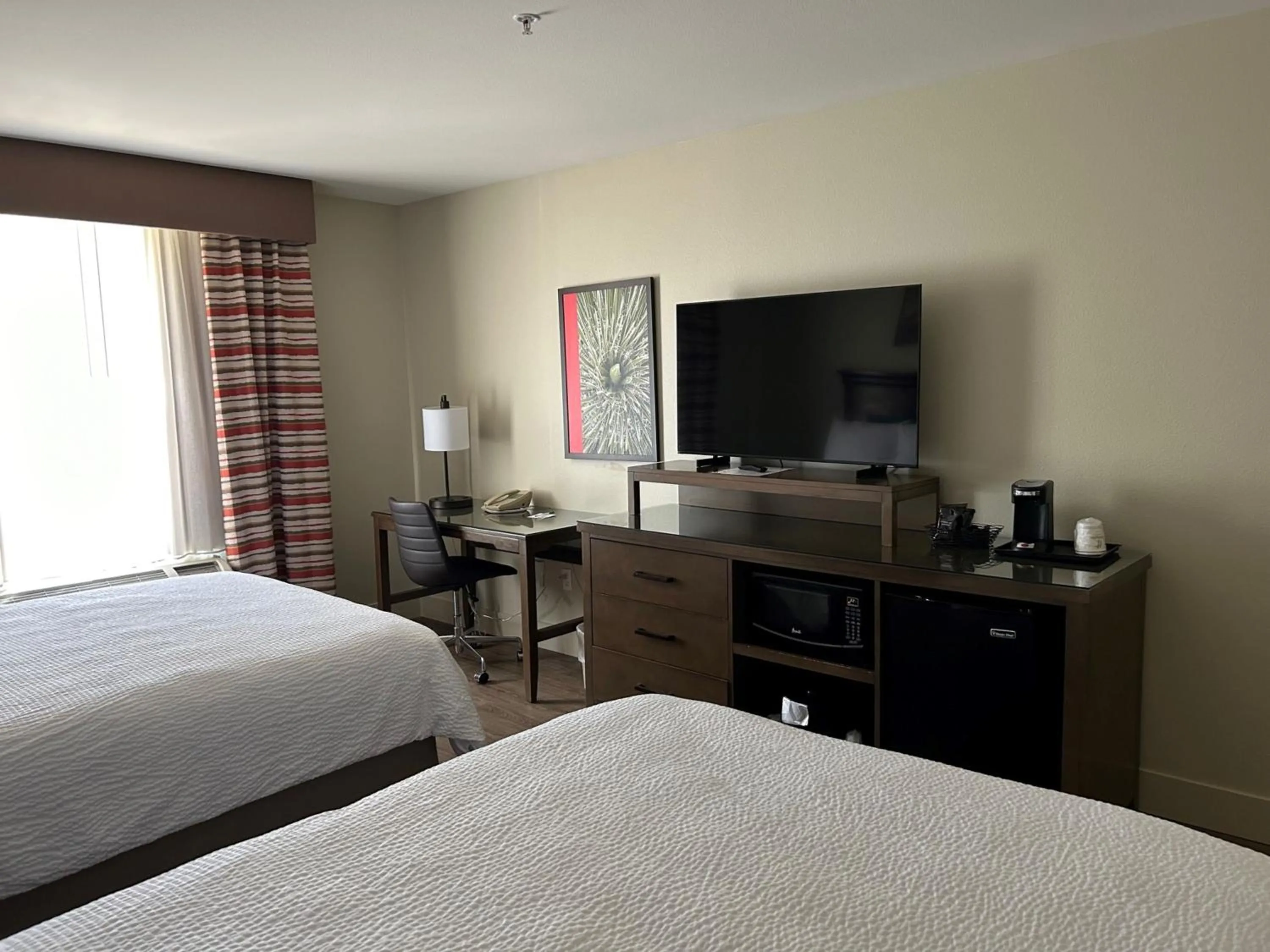 Photo of the whole room, Bed in Holiday Inn & Suites - Barstow by IHG