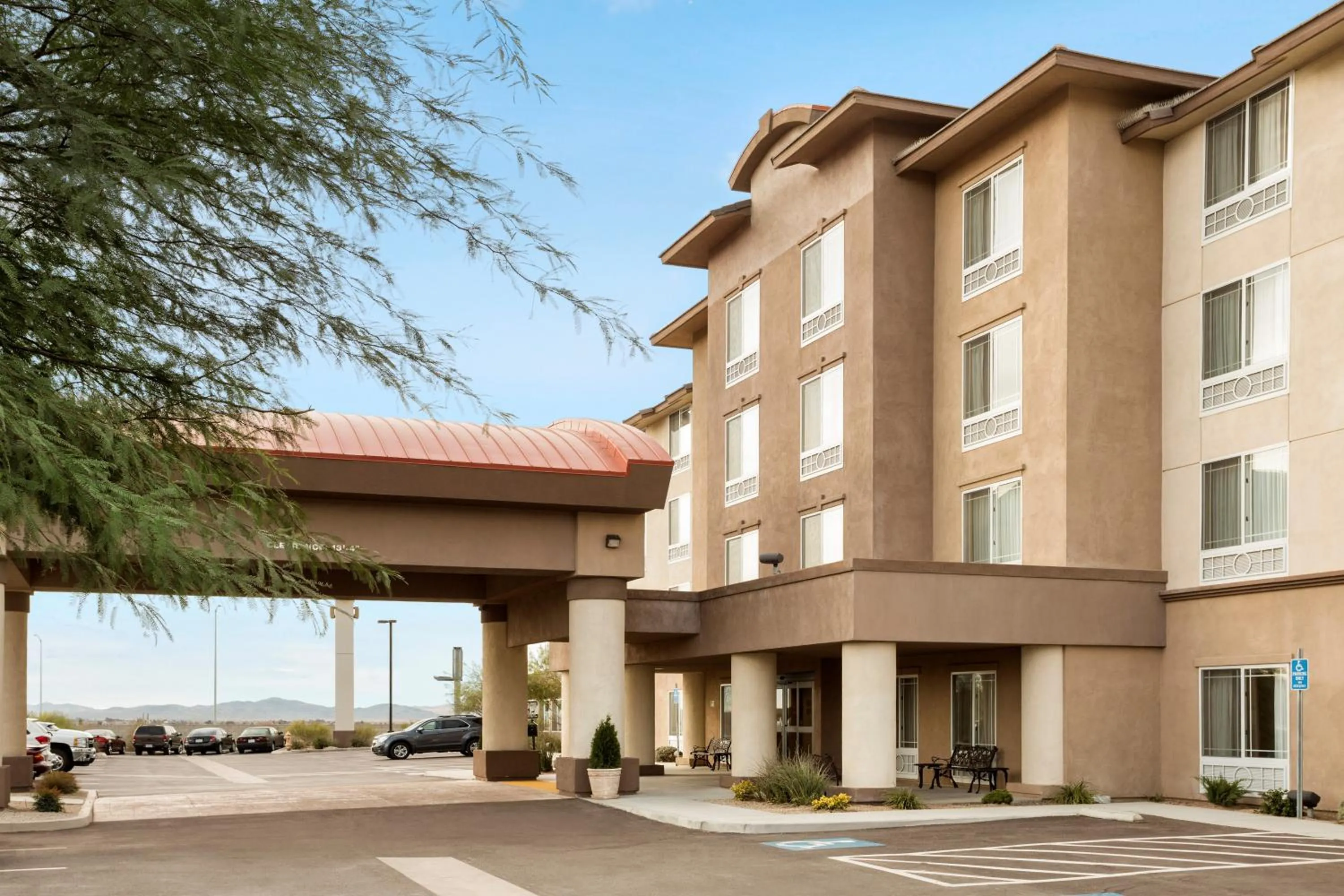 Facade/entrance in Holiday Inn & Suites - Barstow by IHG