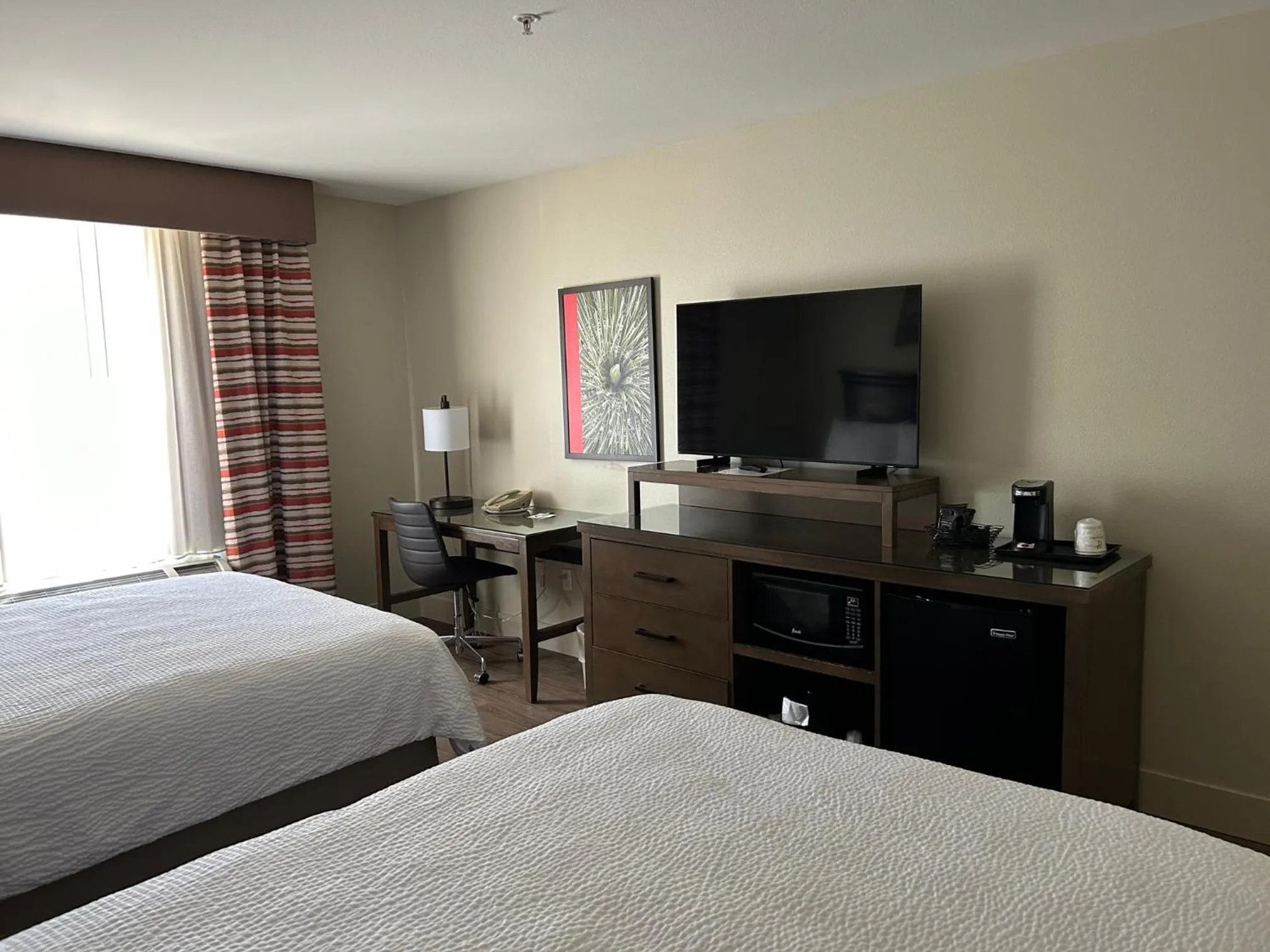 TV and multimedia, Bed in Holiday Inn & Suites - Barstow by IHG