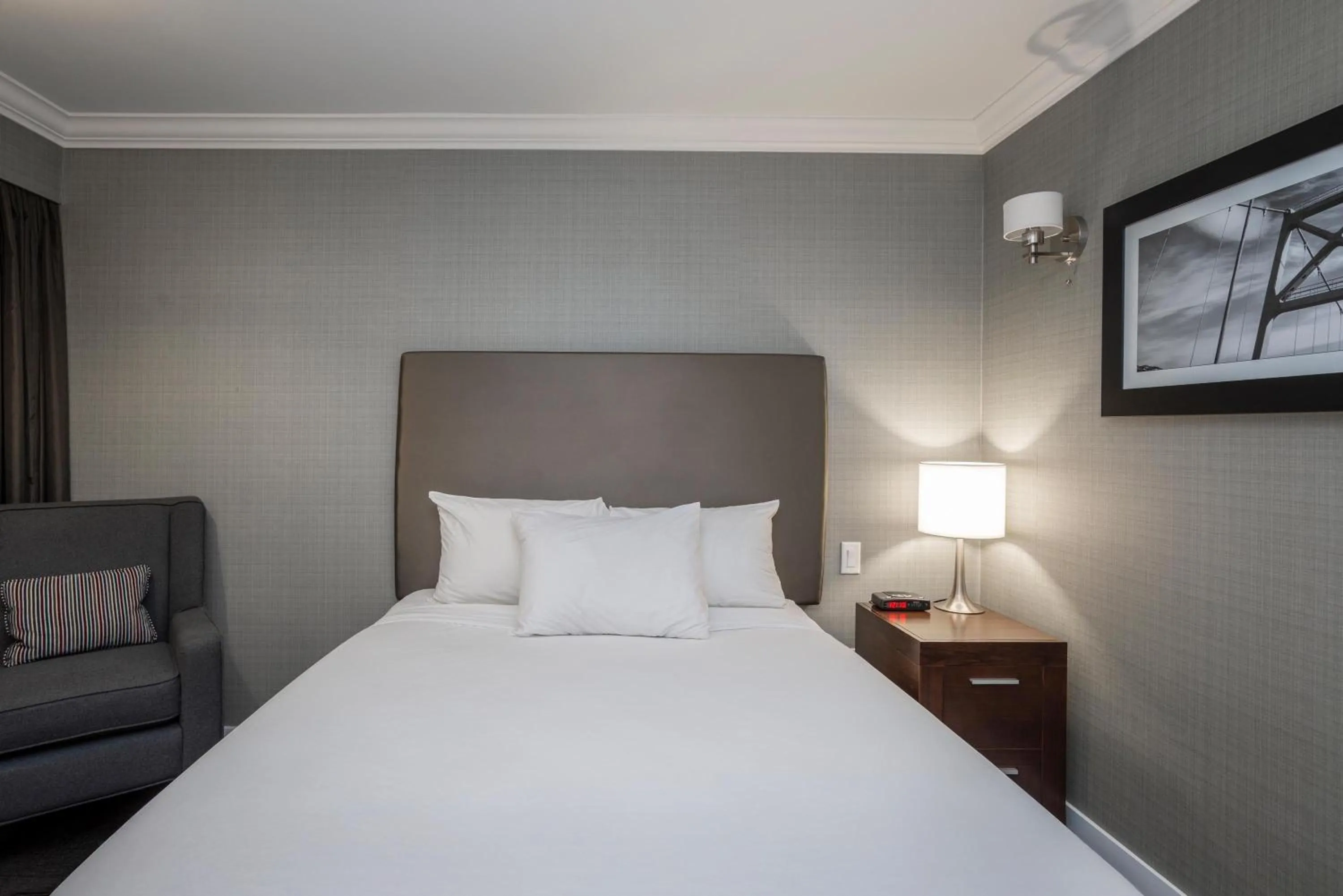 Photo of the whole room, Bed in Sandman Hotel Revelstoke