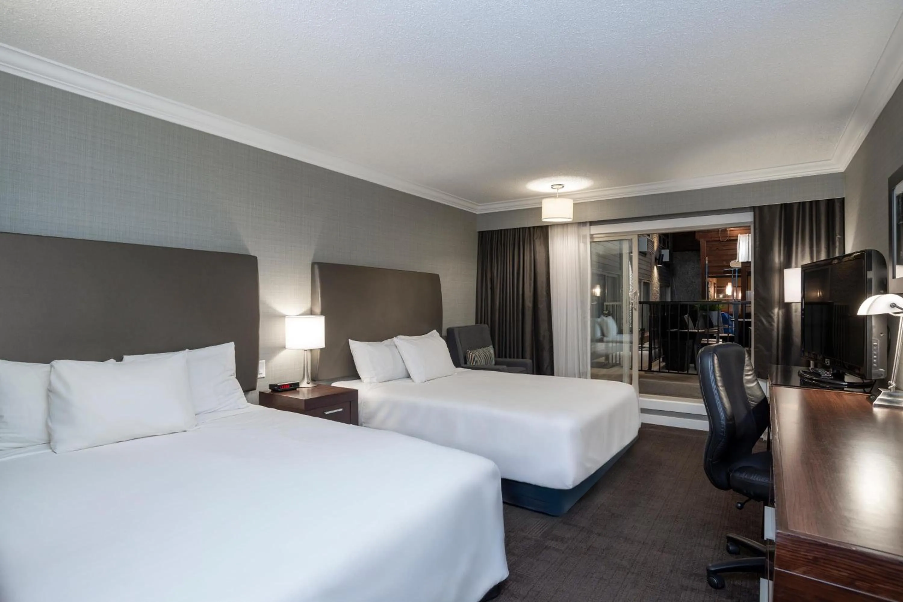 Photo of the whole room, Bed in Sandman Hotel Revelstoke