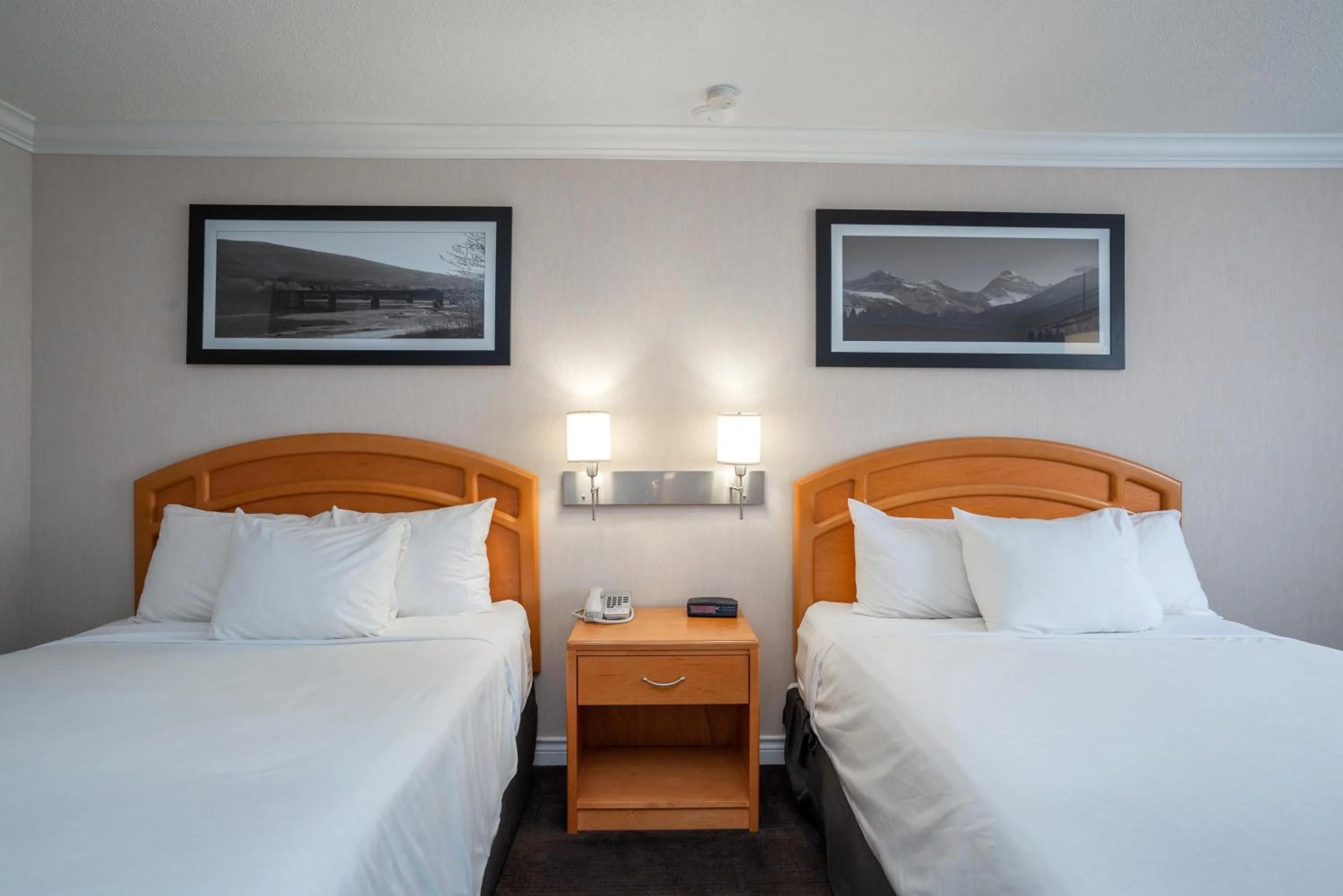 Photo of the whole room, Bed in Sandman Hotel Revelstoke