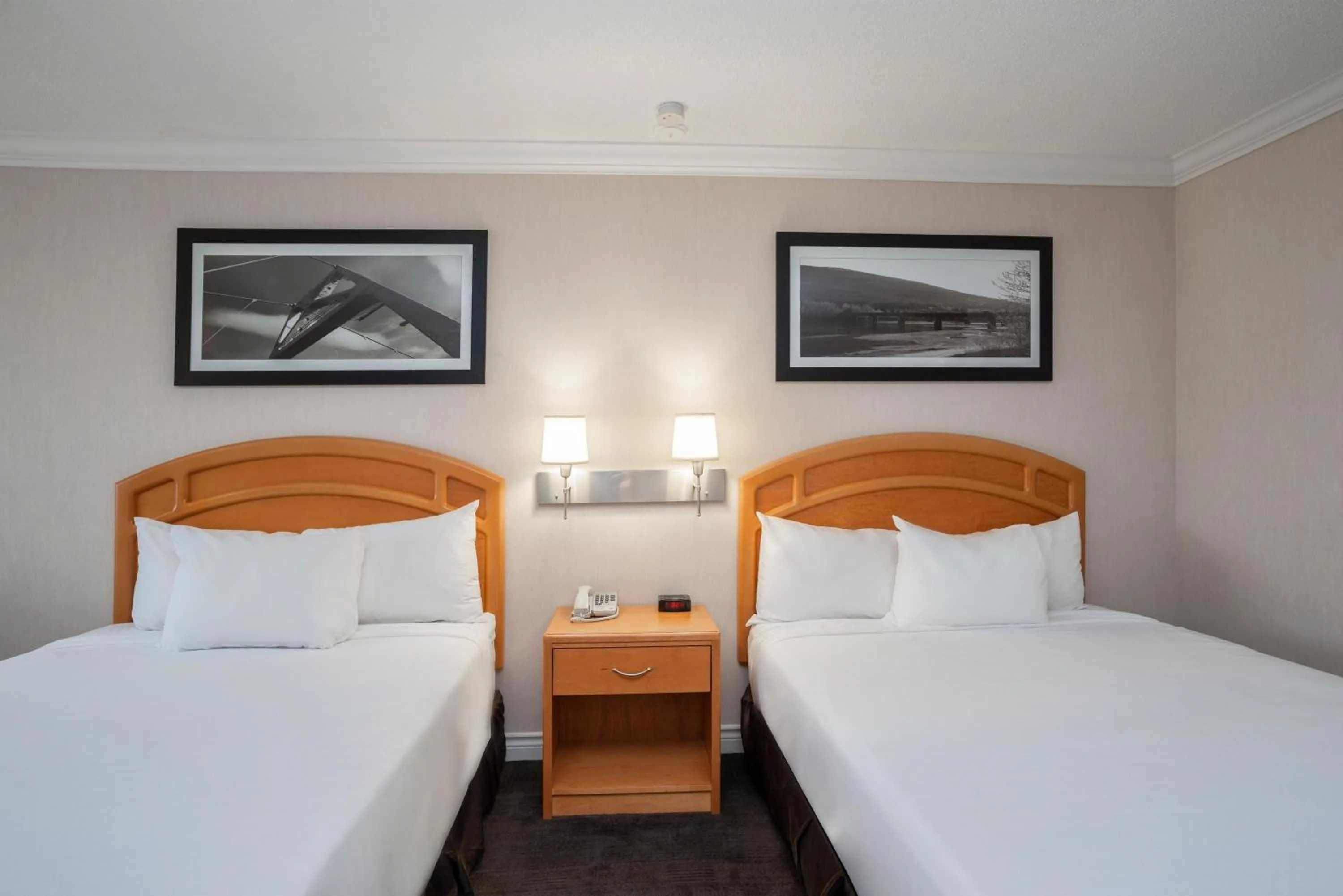 Photo of the whole room, Bed in Sandman Hotel Revelstoke