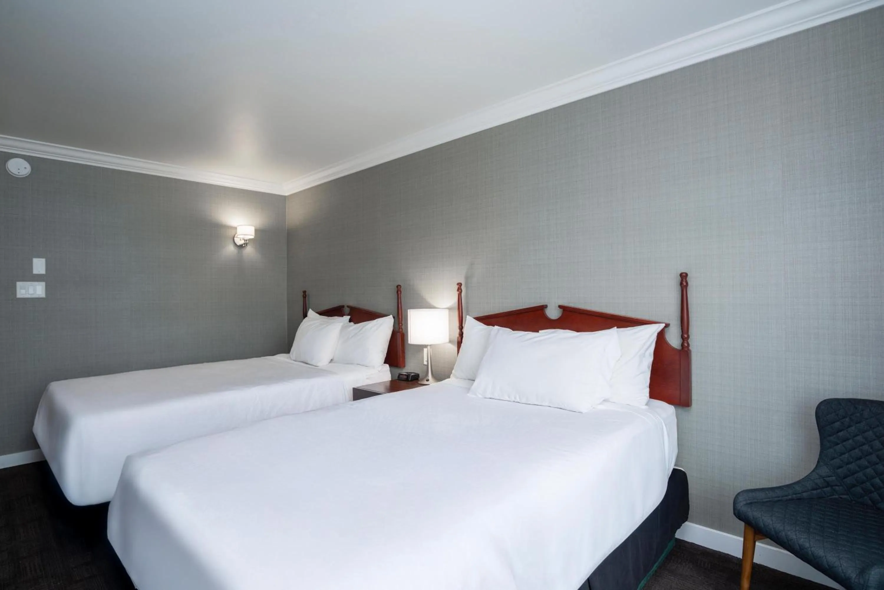 Photo of the whole room, Bed in Sandman Hotel Revelstoke