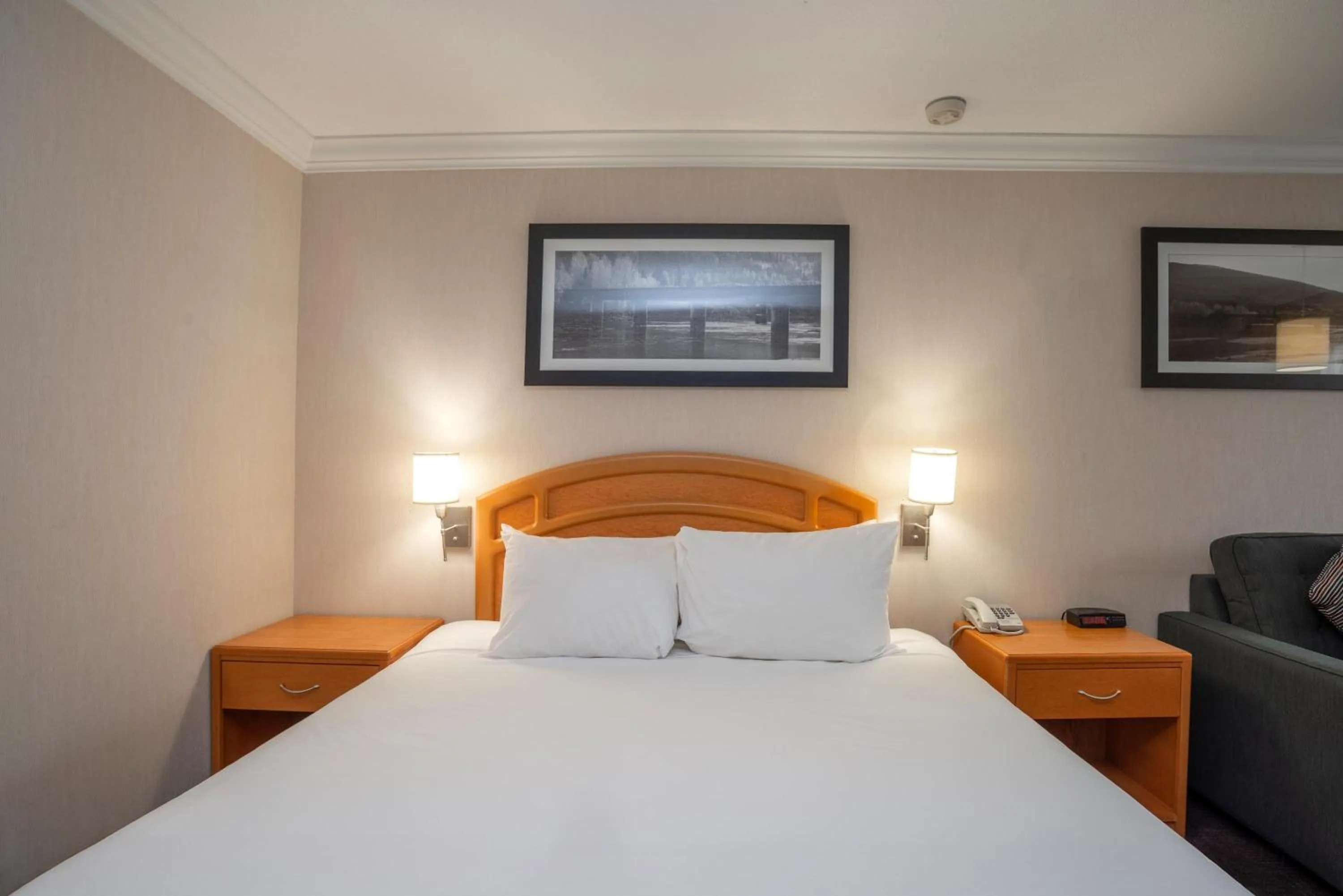 Photo of the whole room, Bed in Sandman Hotel Revelstoke