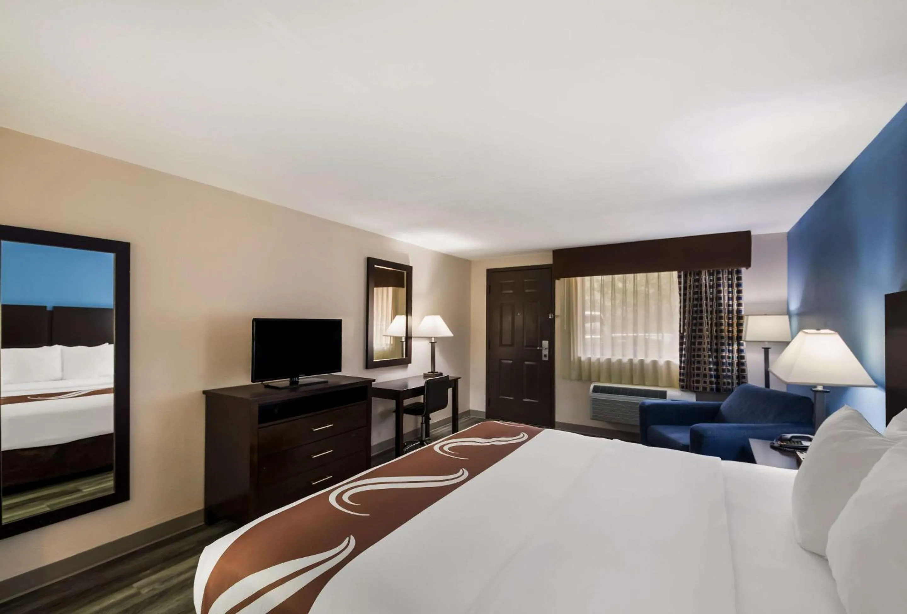 Bedroom, Bed in Quality Inn & Suites Round Rock