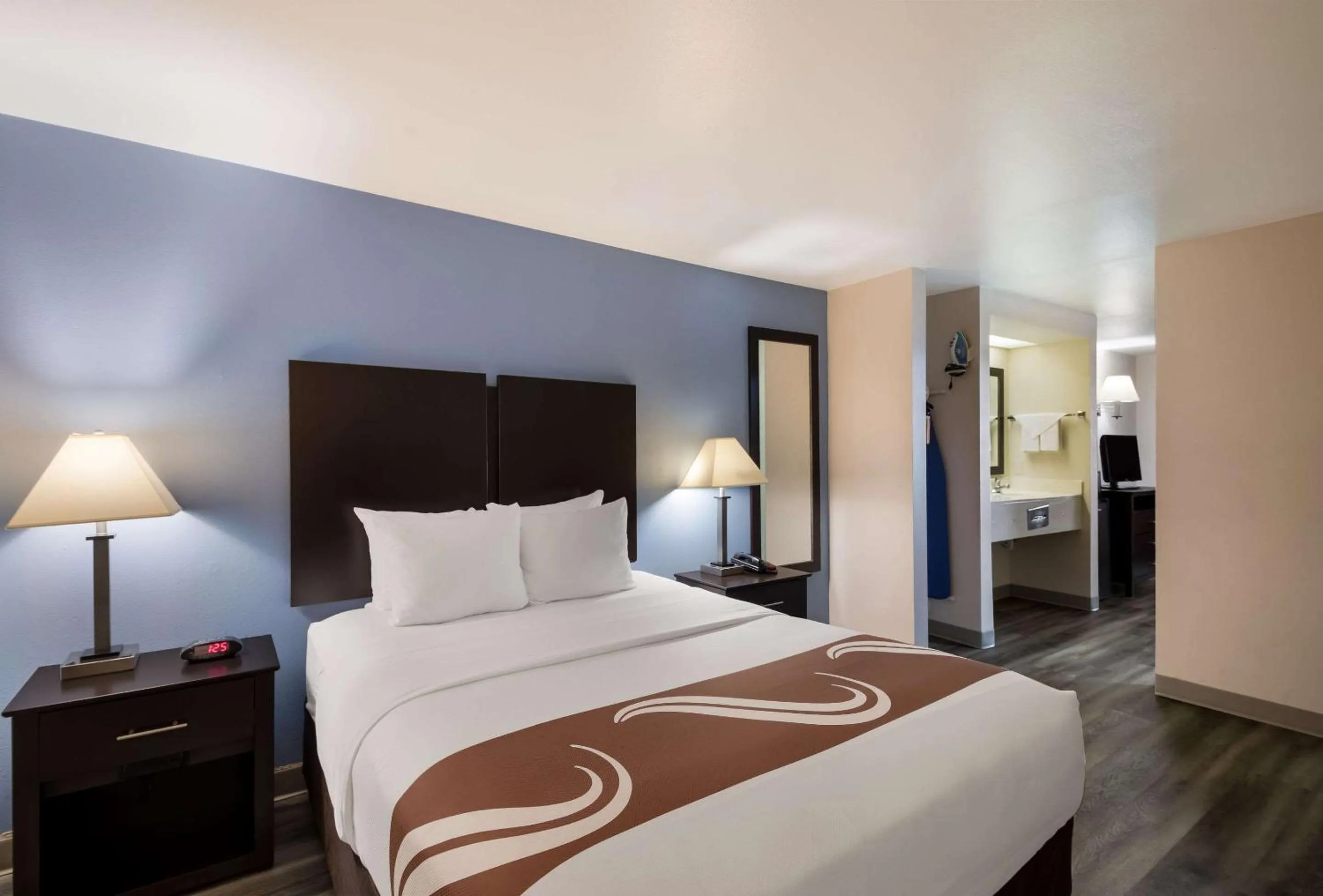 Bedroom, Bed in Quality Inn & Suites Round Rock