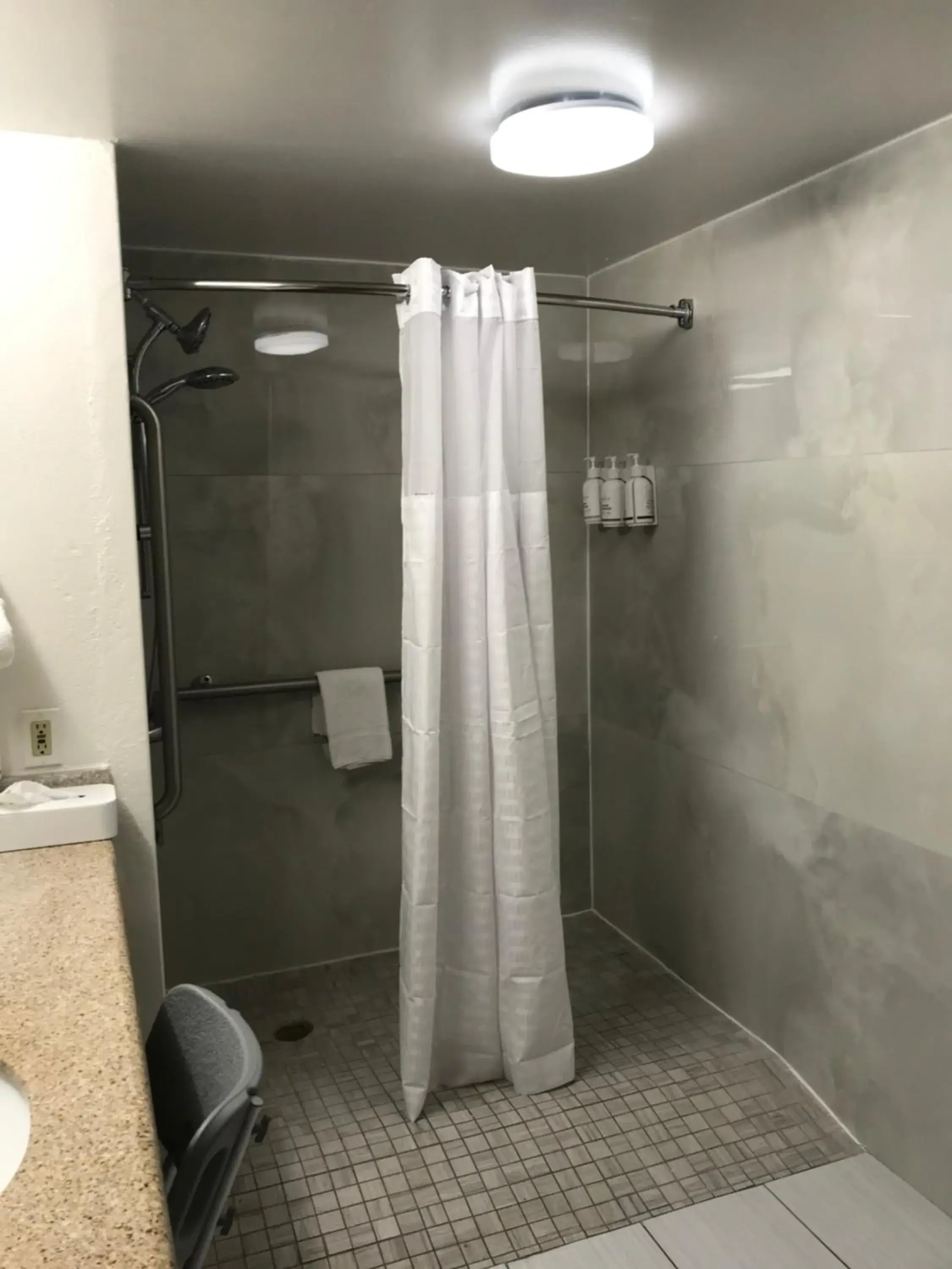 Double Room with Two Double Beds and Roll-in Shower - Mobility Access/Non-Smoking in Ramada by Wyndham Temple Terrace/Tampa North Double Room with Two Double Beds and Roll-in Shower - Mobility Access/Non-Smoking in Ramada by Wyndham Temple Terrace/Tampa North