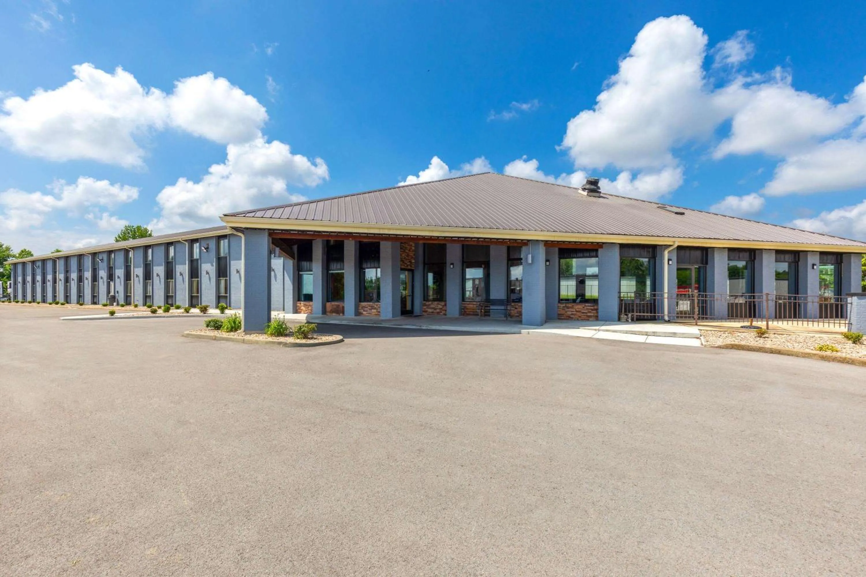 Property building in Days Inn by Wyndham Glasgow