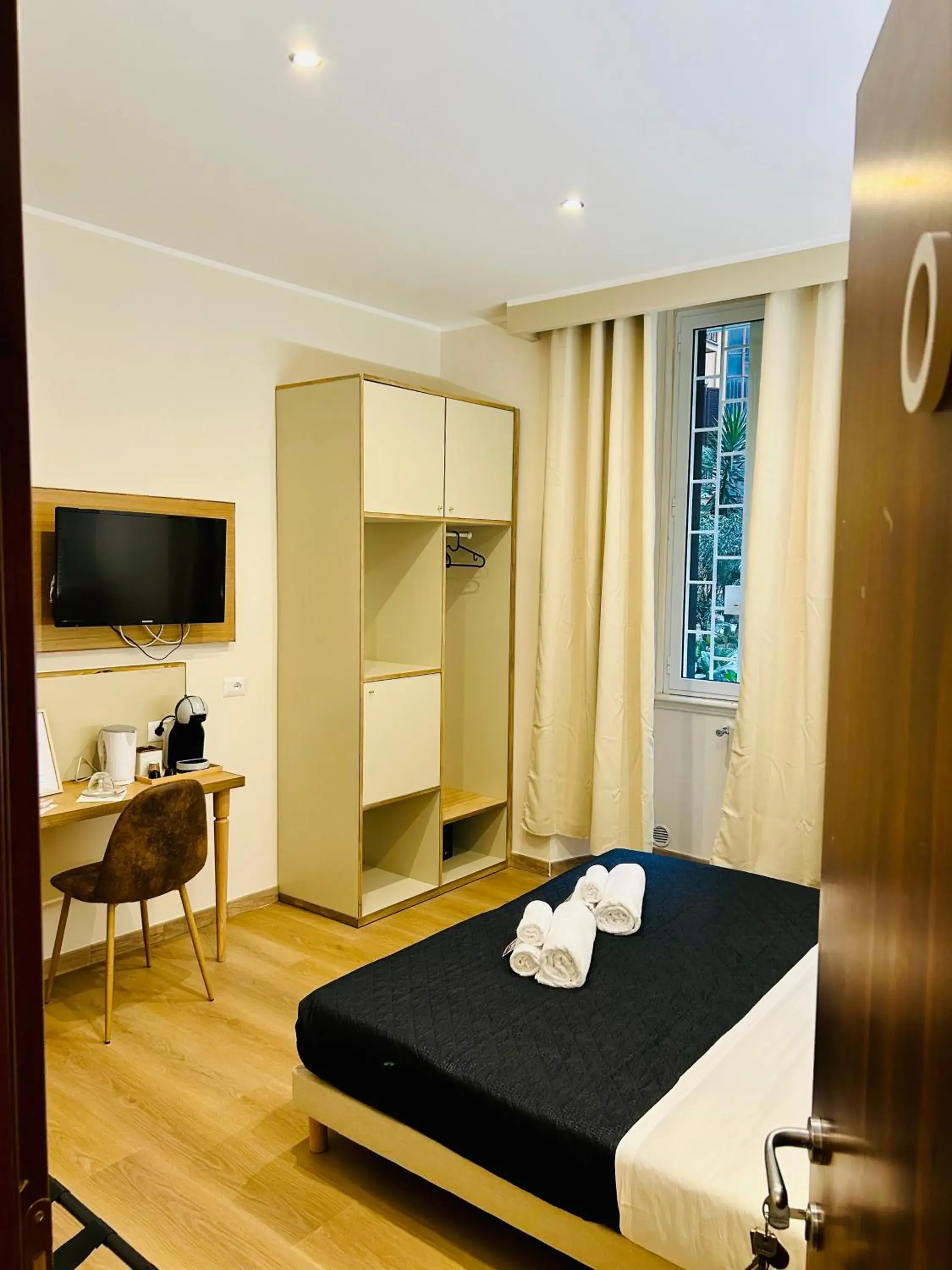 Small Double Room in ImeraRooms Small Double Room in ImeraRooms