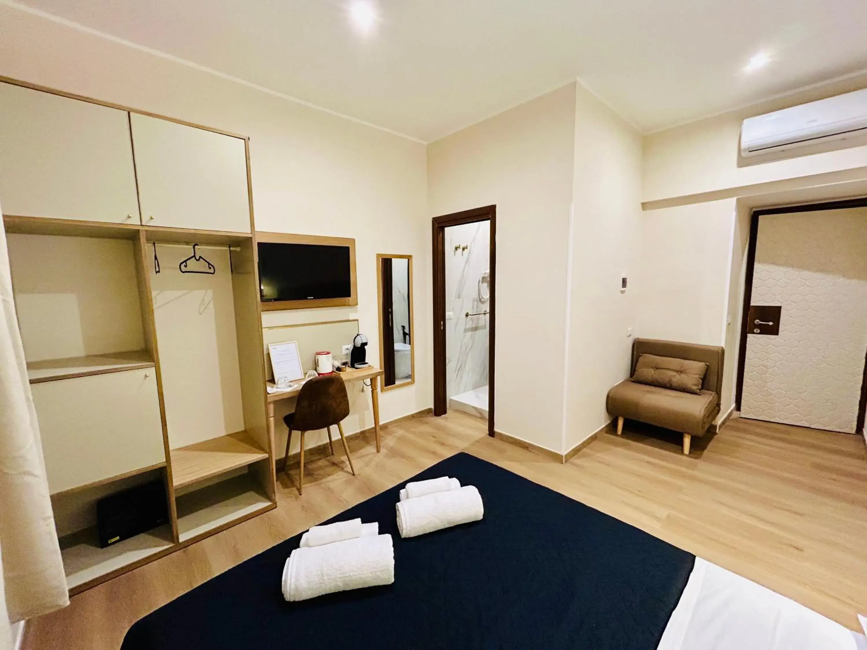 Deluxe Double or Twin Room in ImeraRooms Deluxe Double or Twin Room in ImeraRooms