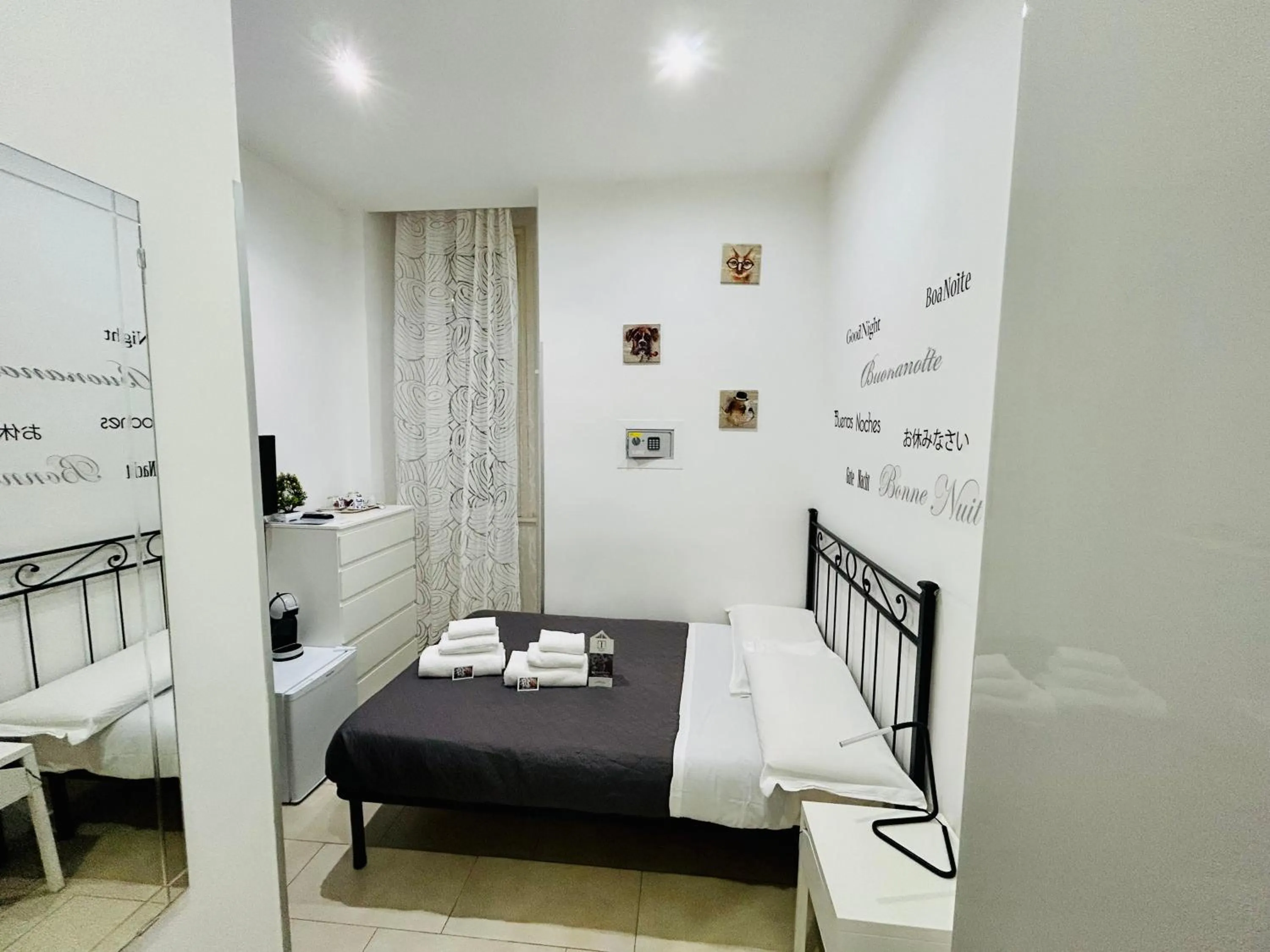 Bedroom, Bed in ImeraRooms