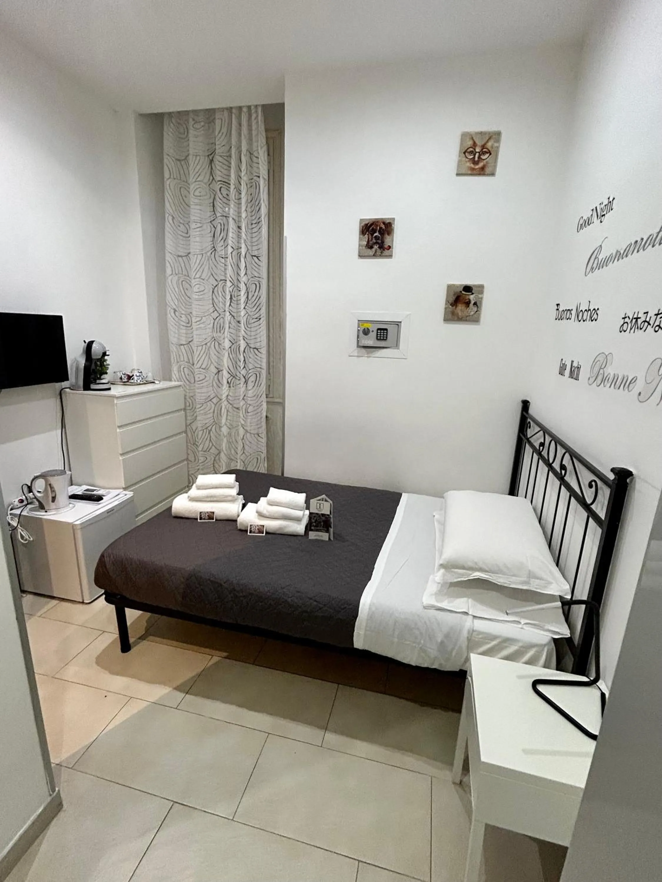 Bedroom, Bed in ImeraRooms