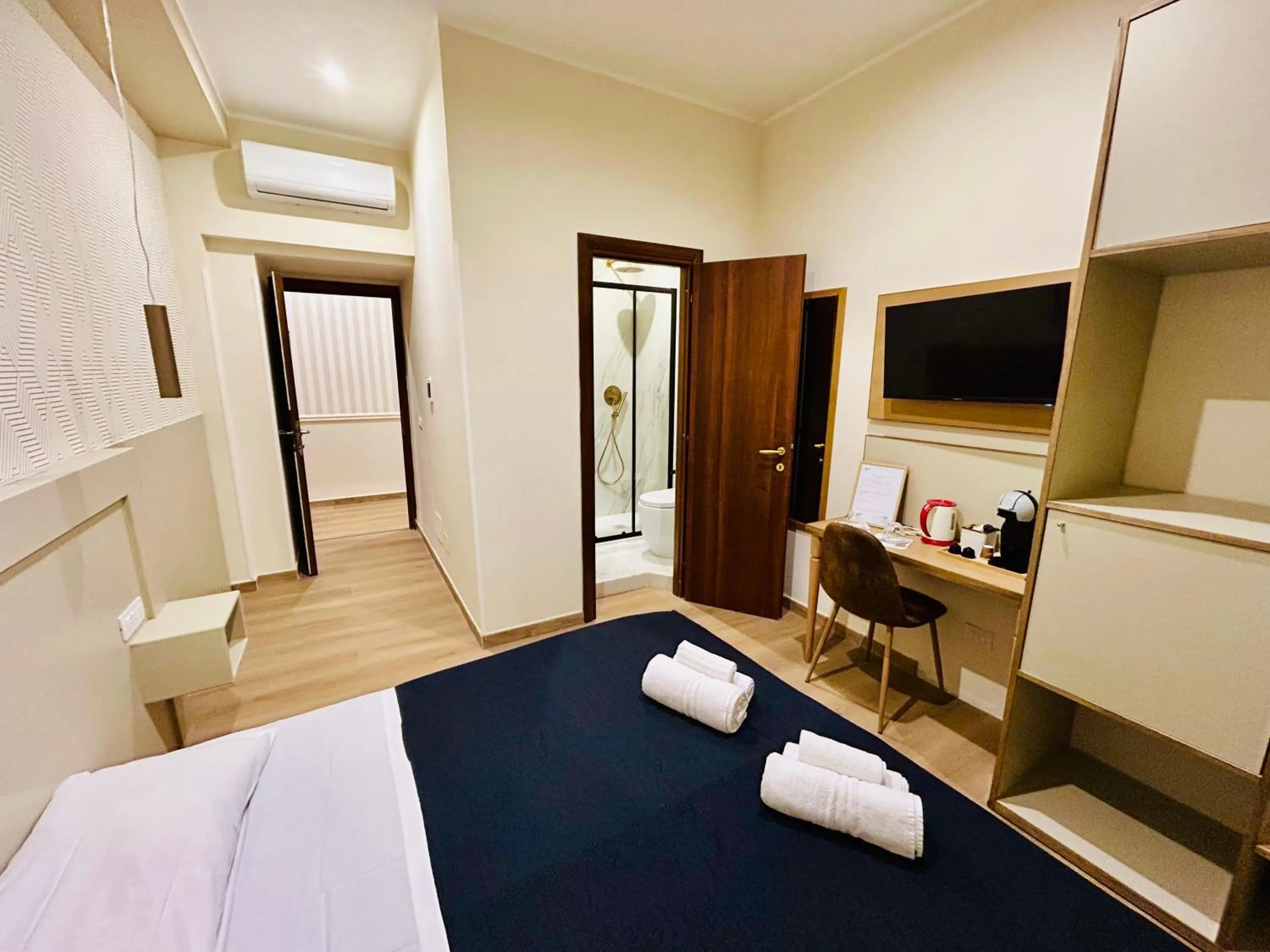 Bedroom, Bed in ImeraRooms