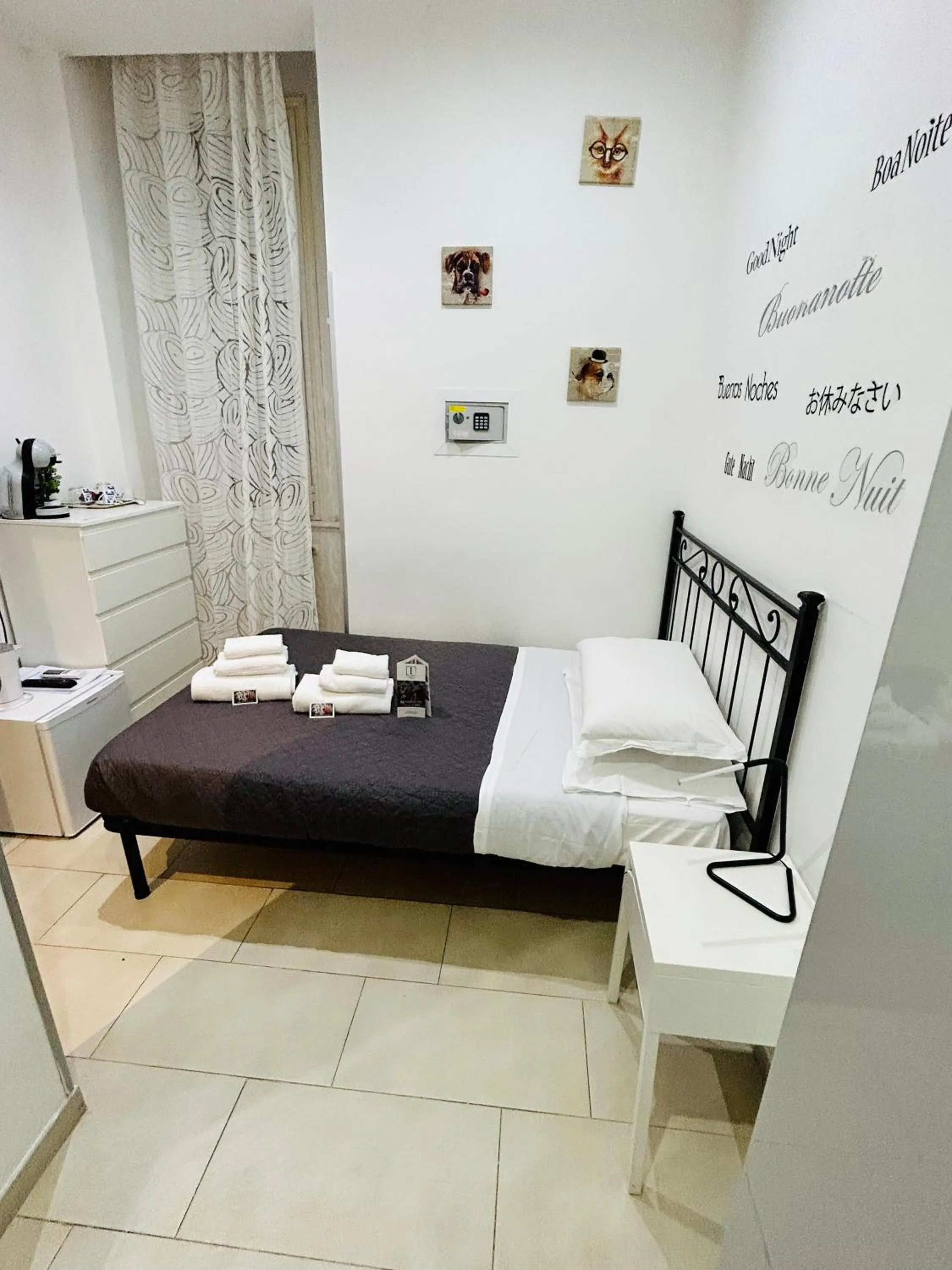 Bedroom, Bed in ImeraRooms