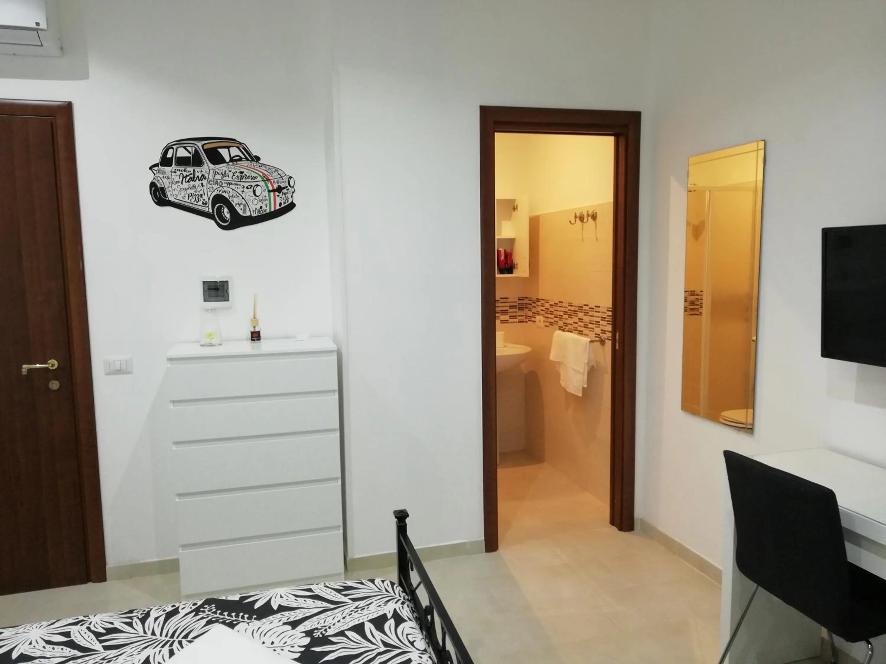 Photo of the whole room, Bed in ImeraRooms