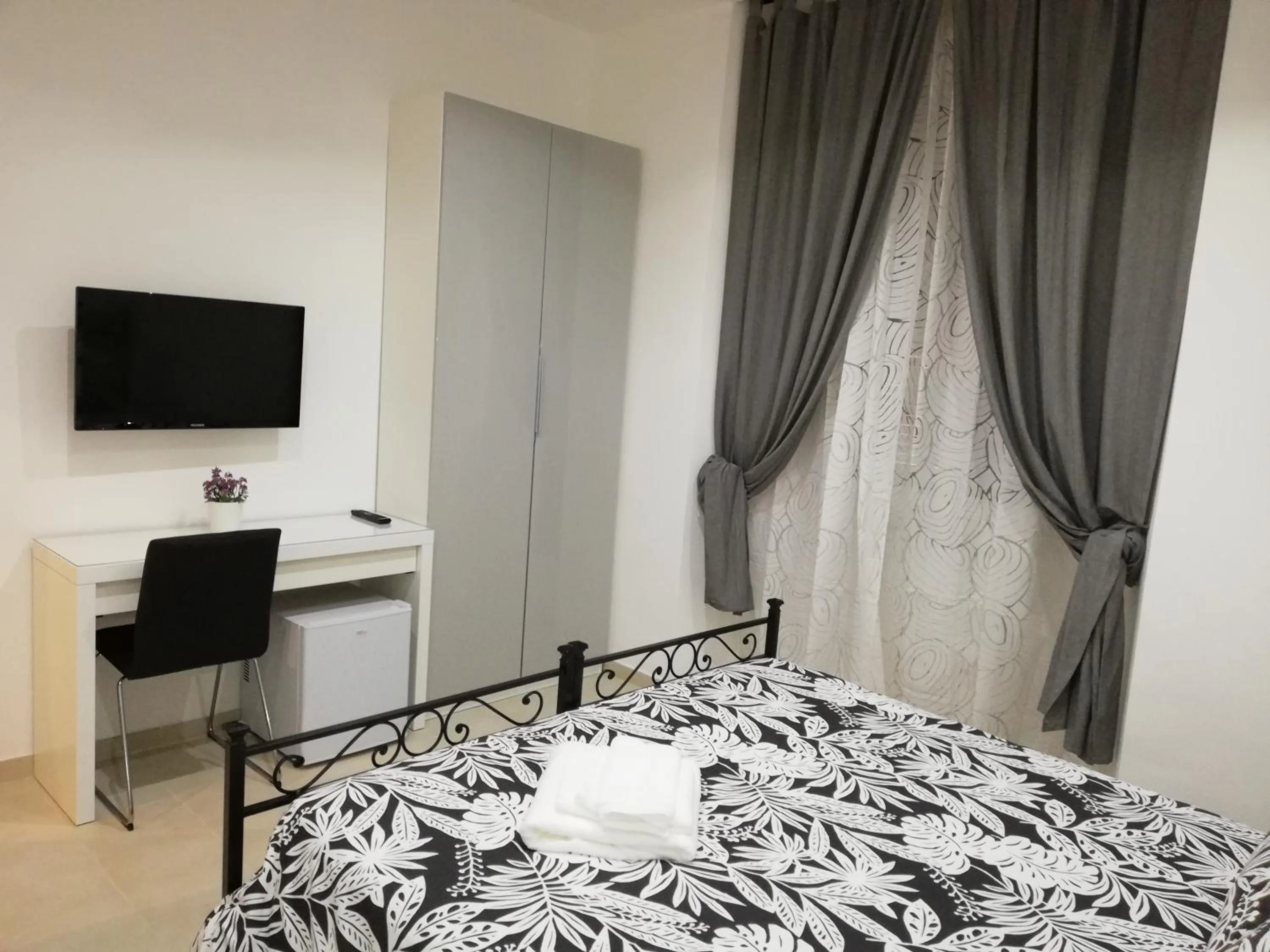 Photo of the whole room, Bed in ImeraRooms