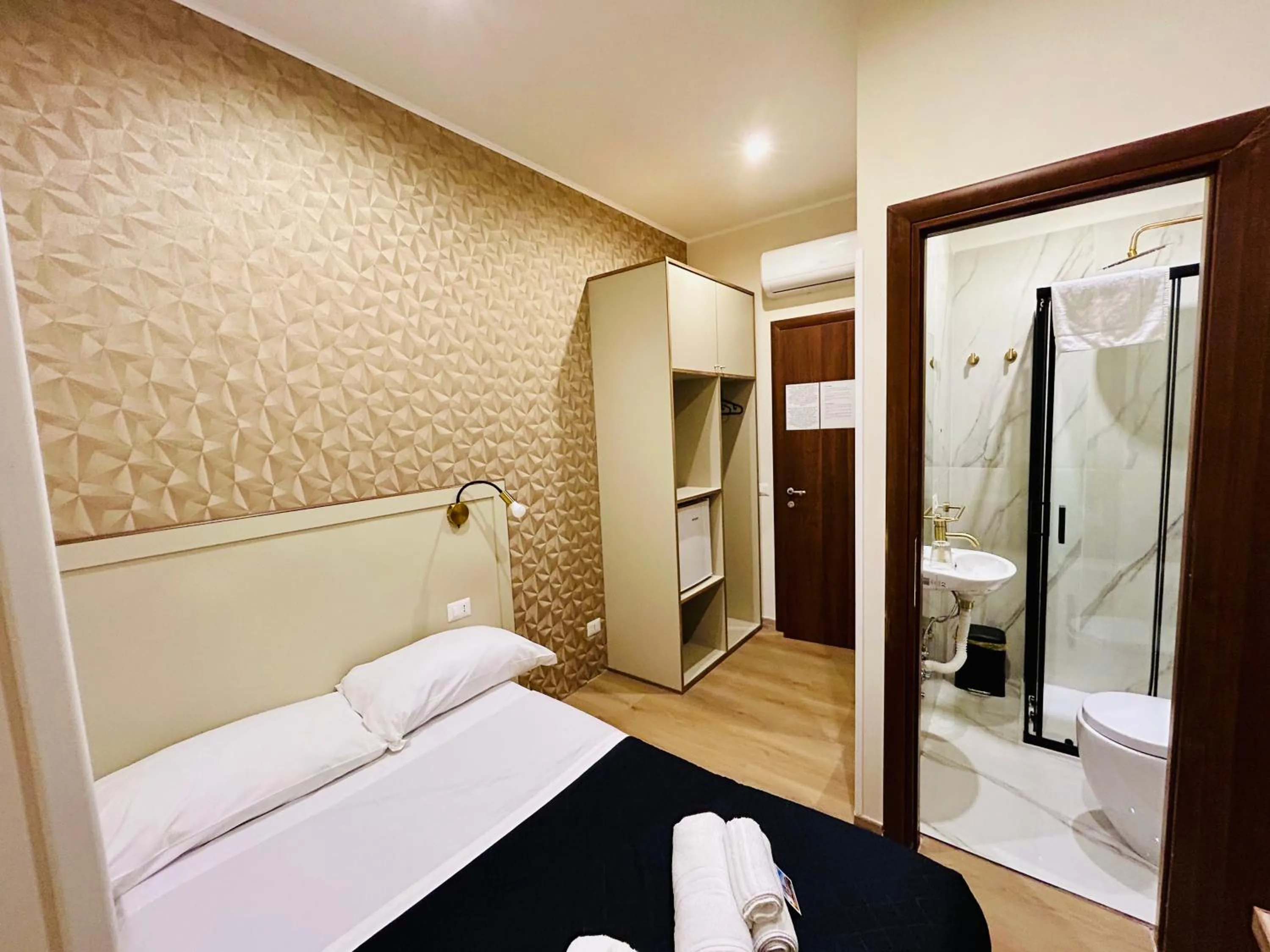 Bedroom, Bed in ImeraRooms