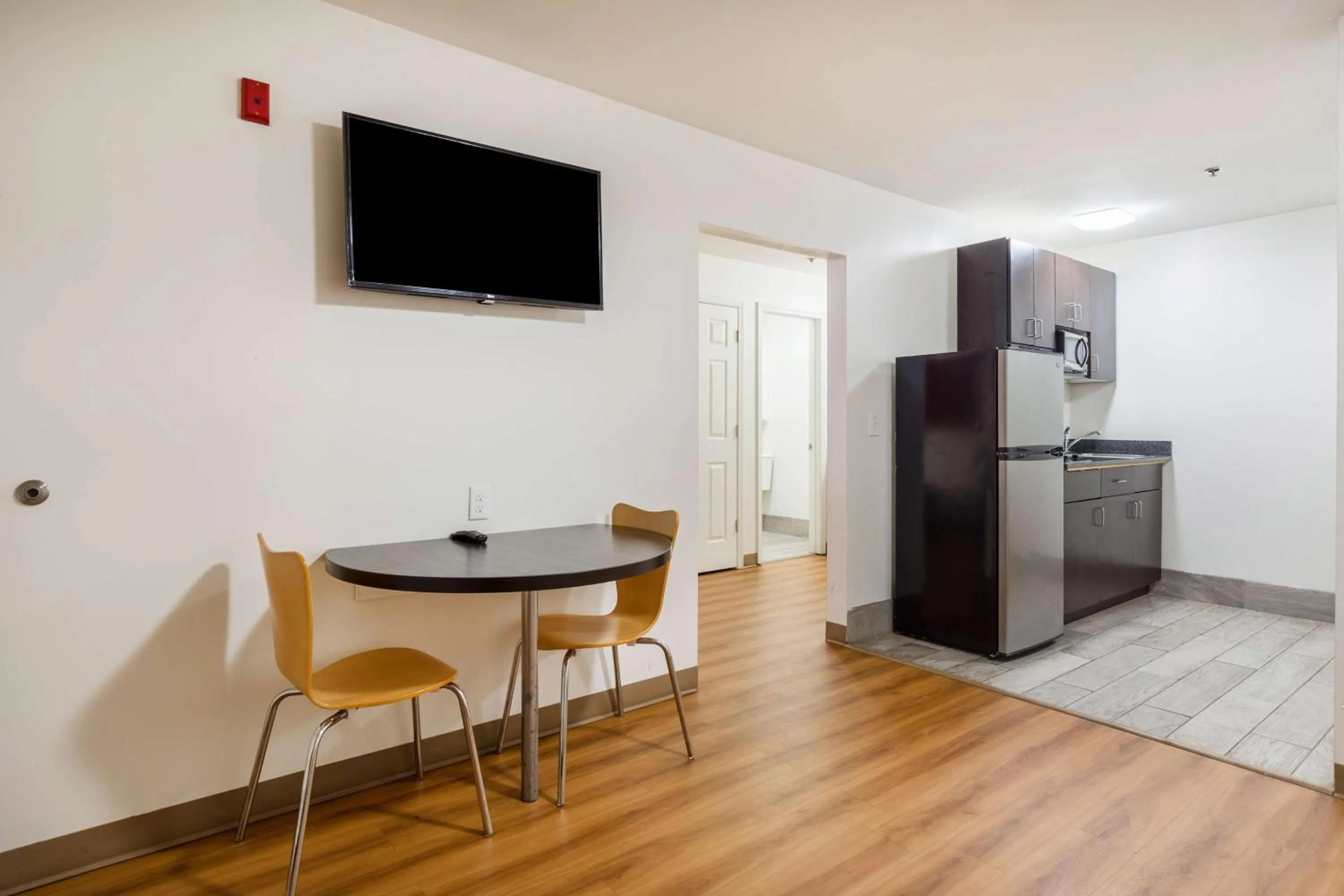 Photo of the whole room in Motel 6-Greenville, SC