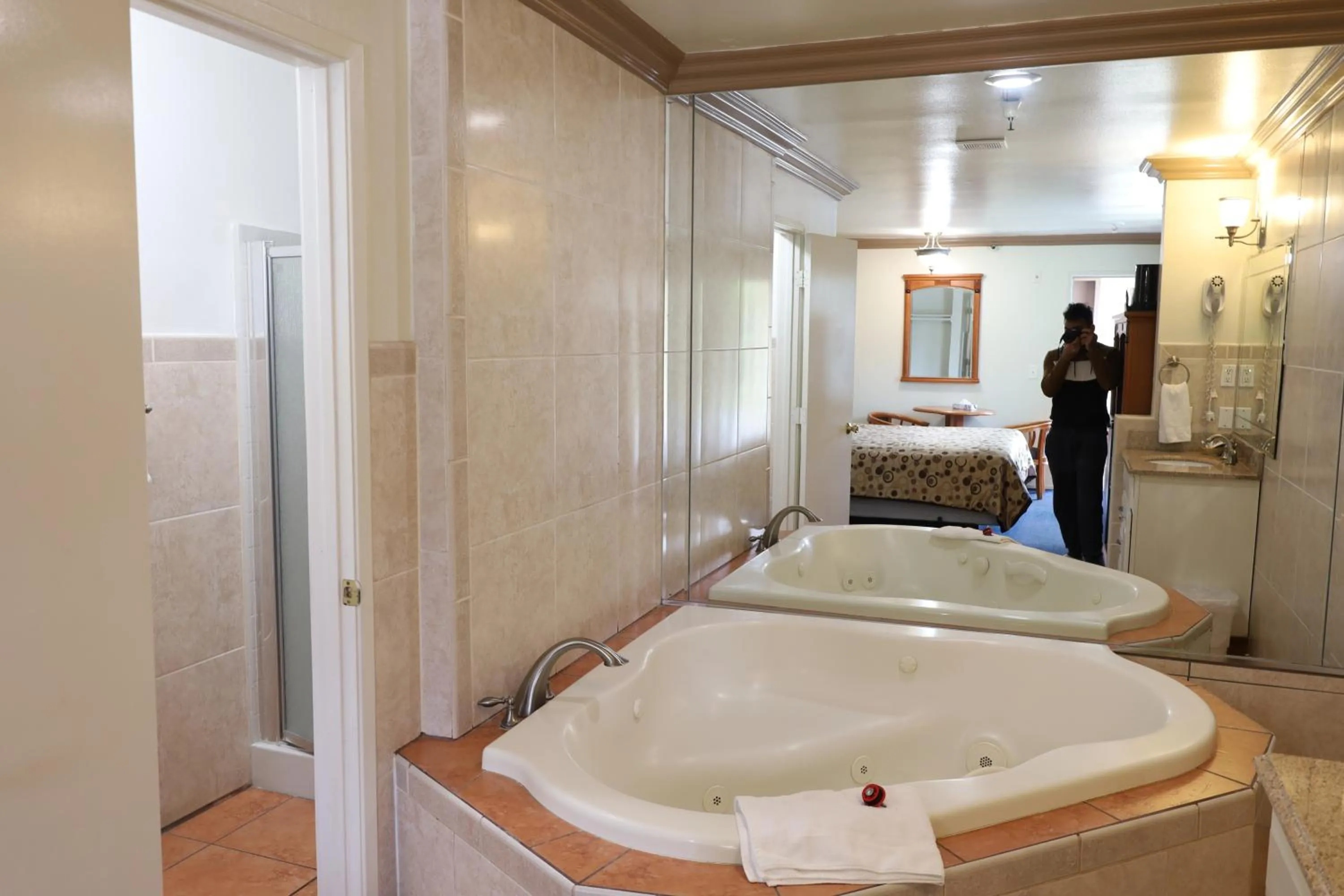 Bath, Bed in Lambert Inn