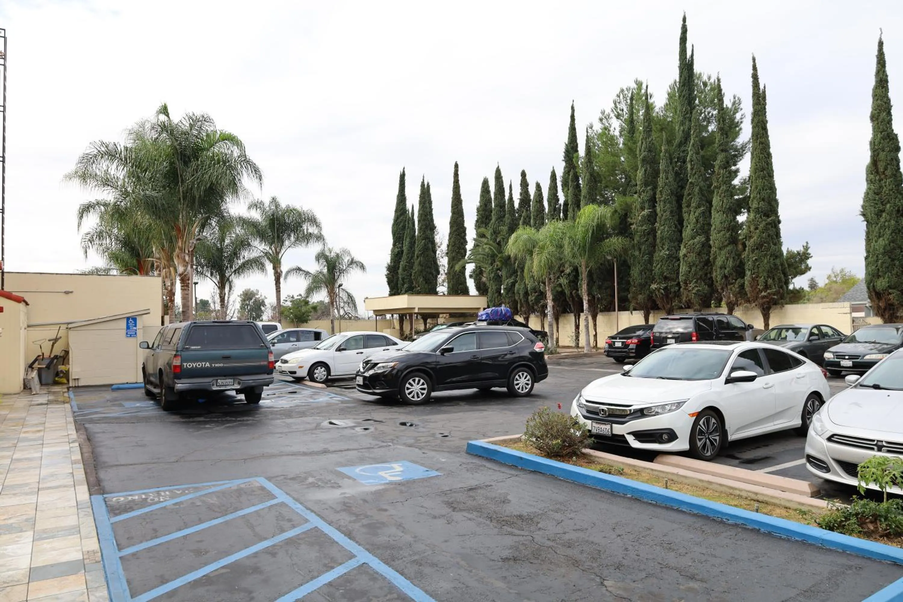 Parking in Lambert Inn