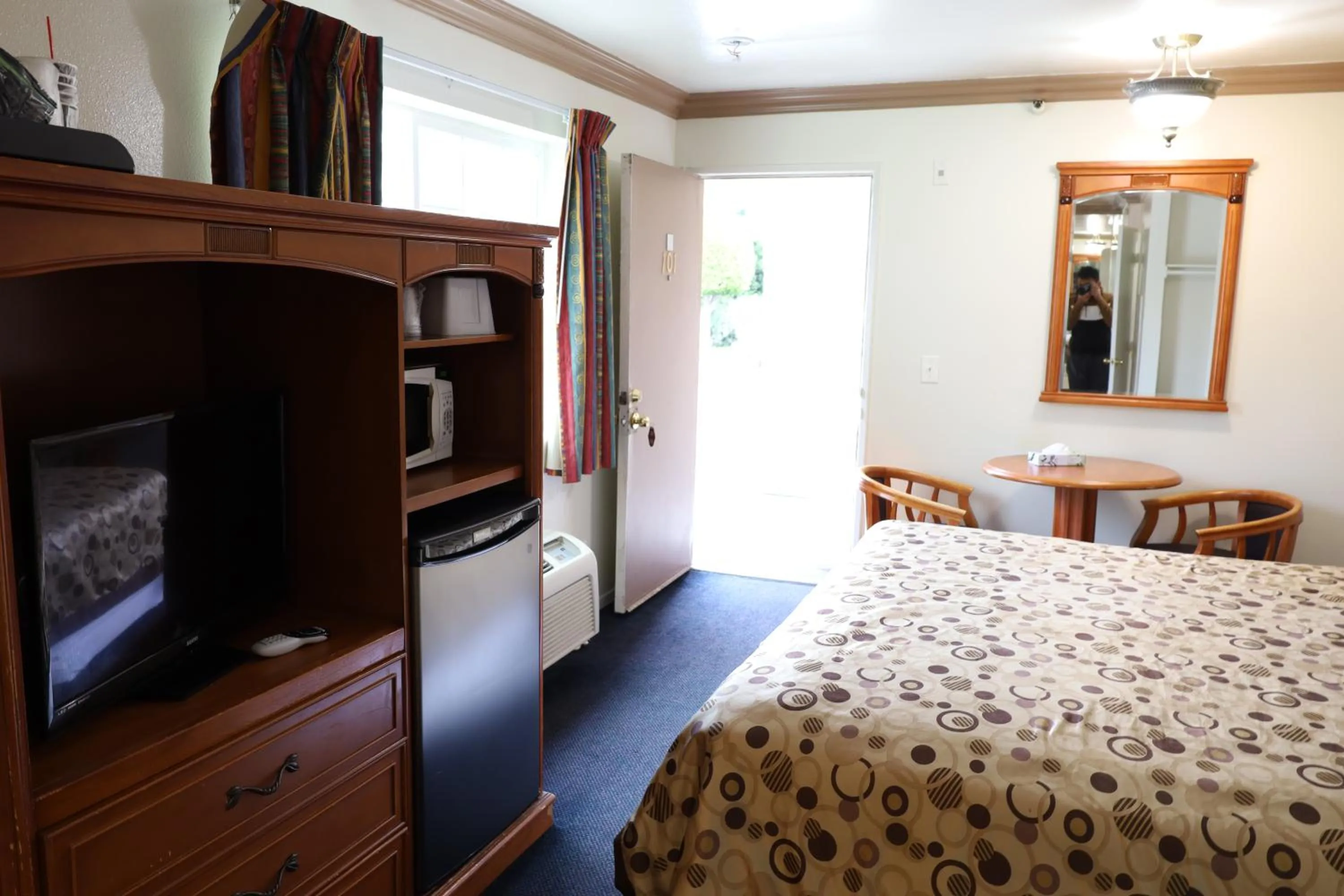 Photo of the whole room, Bed in Lambert Inn